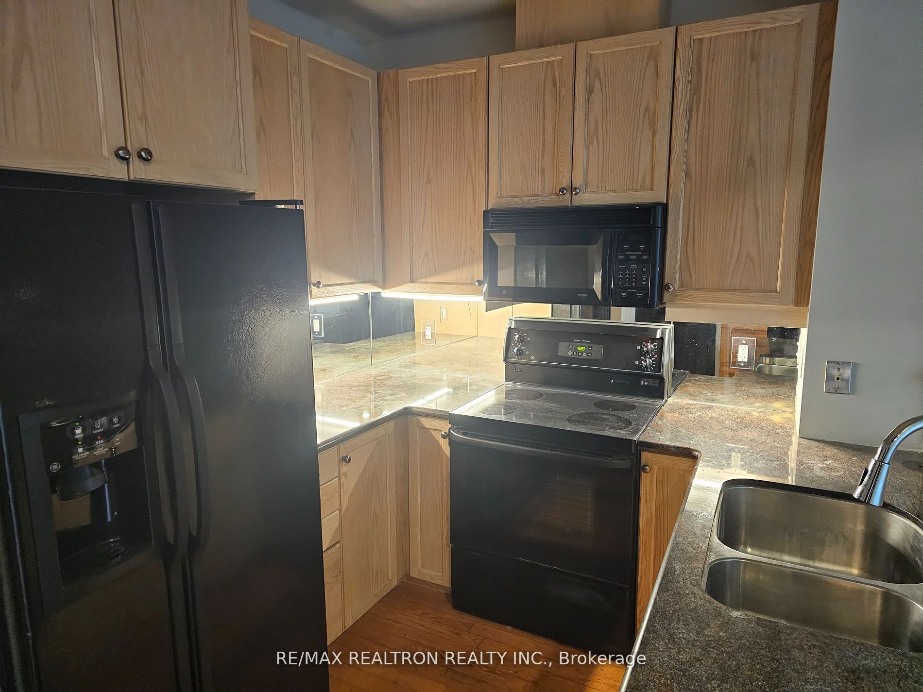 #104 - 3939 Duke Of York Boulevard Property Photo 4