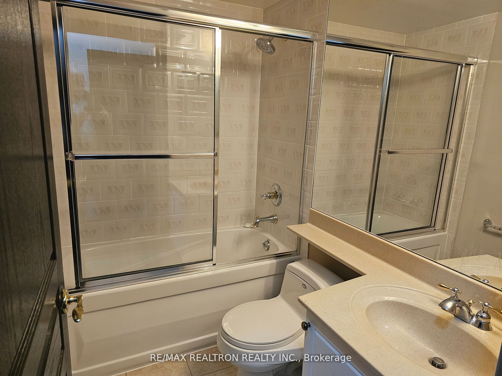 #104 - 3939 Duke Of York Boulevard Property Photo 6