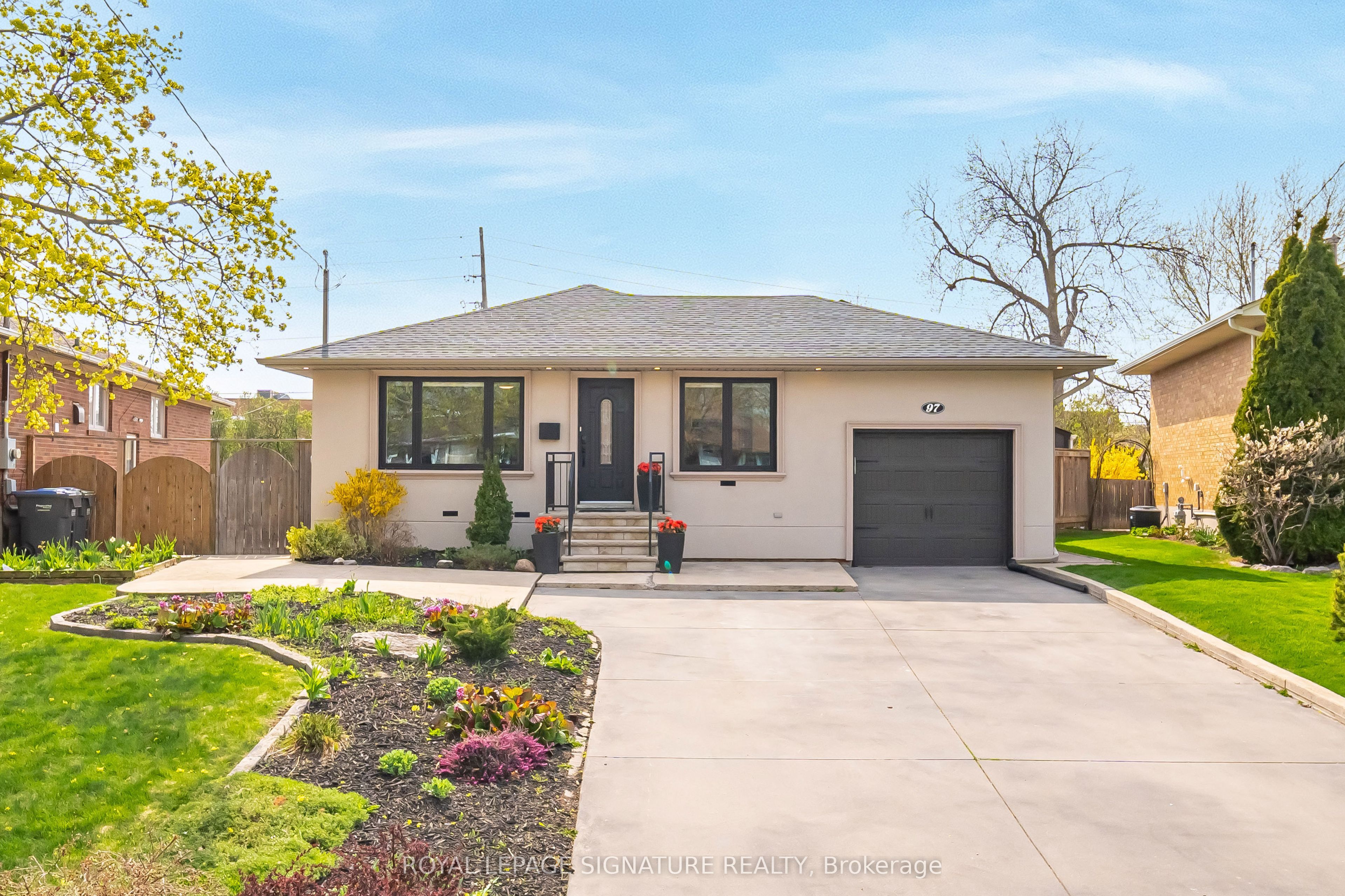 97 Swanhurst Boulevard Property Photo 1