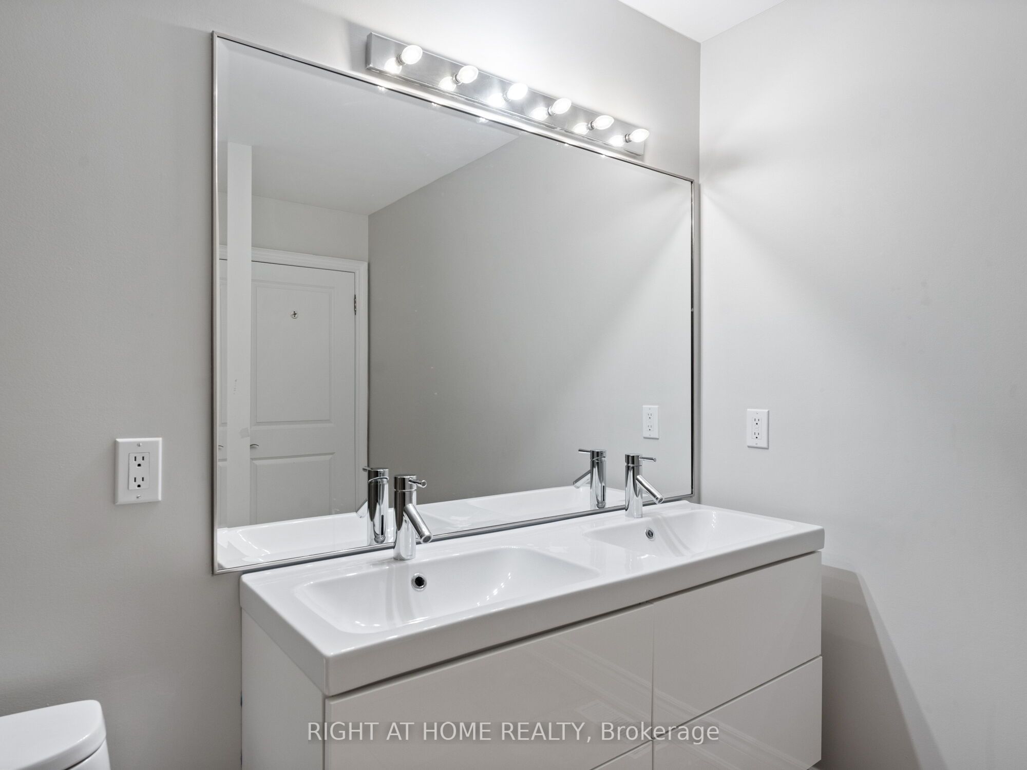 120 Bronte Road 8 Property Photo 21