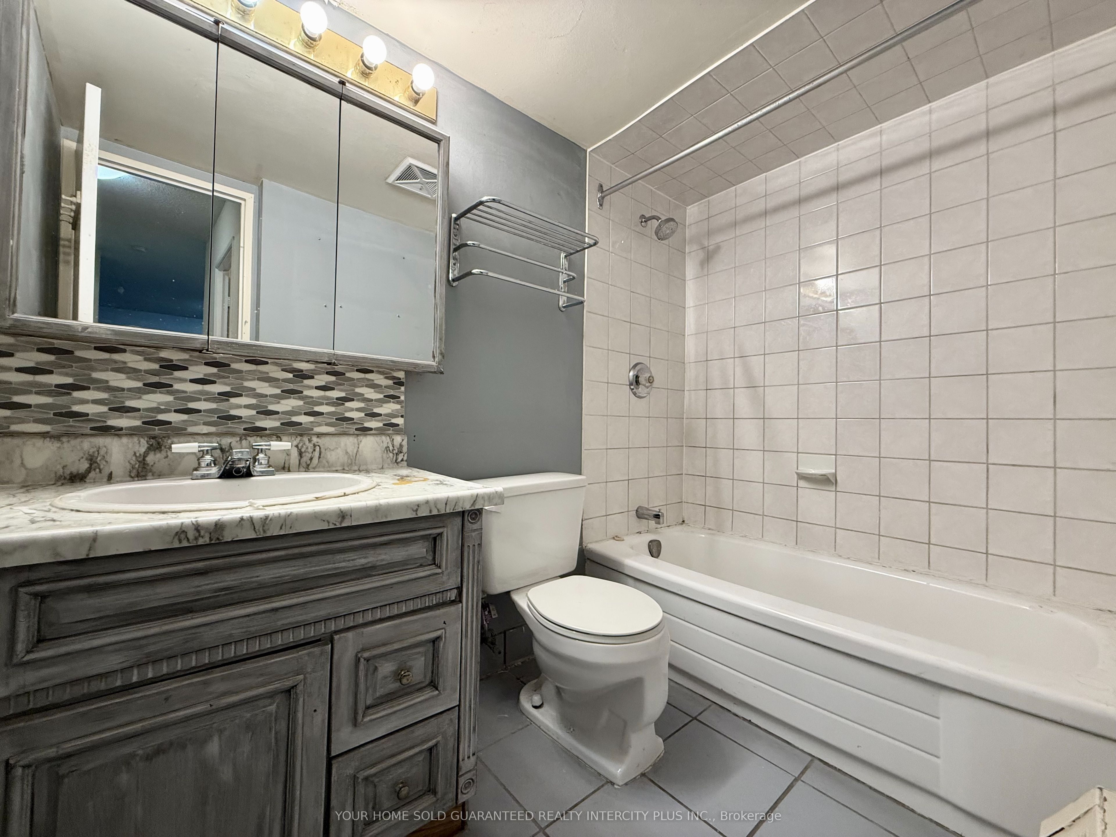 390 Dixon Road 708 Property Photo 9