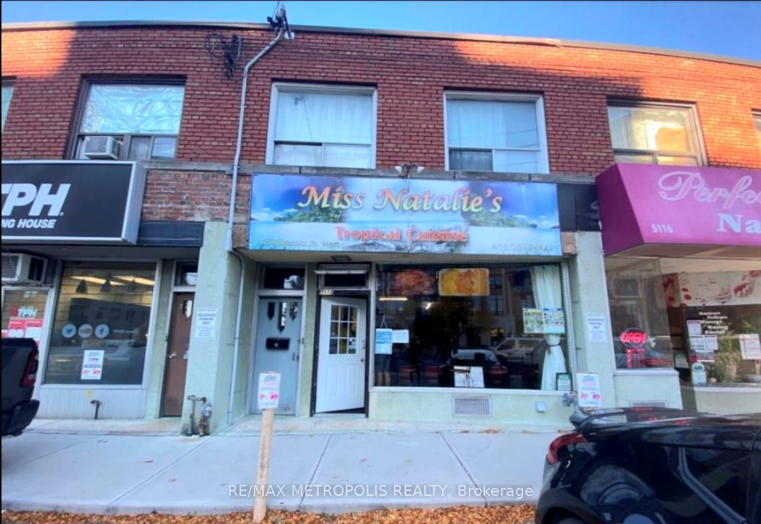 5118 Dundas Street Property Photo 8