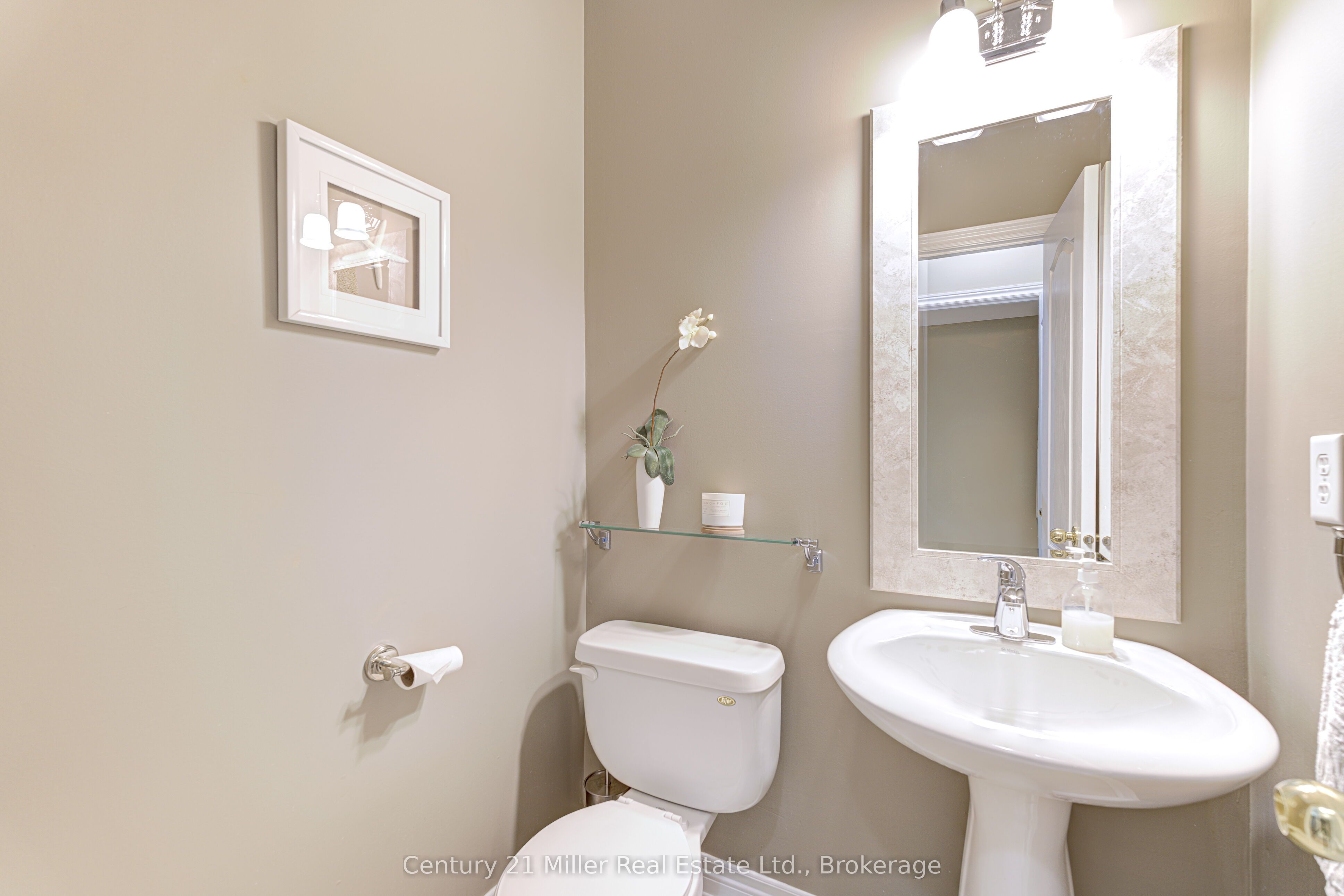 3268 Sealey Crescent Property Photo 18