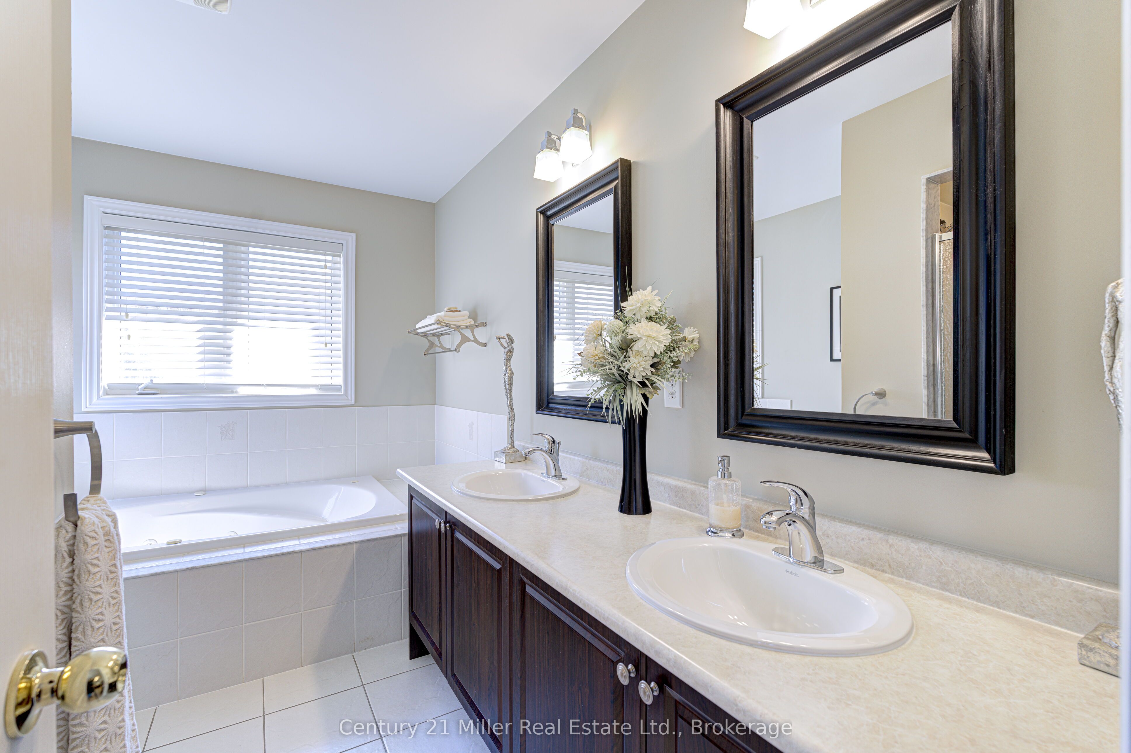 3268 Sealey Crescent Property Photo 23