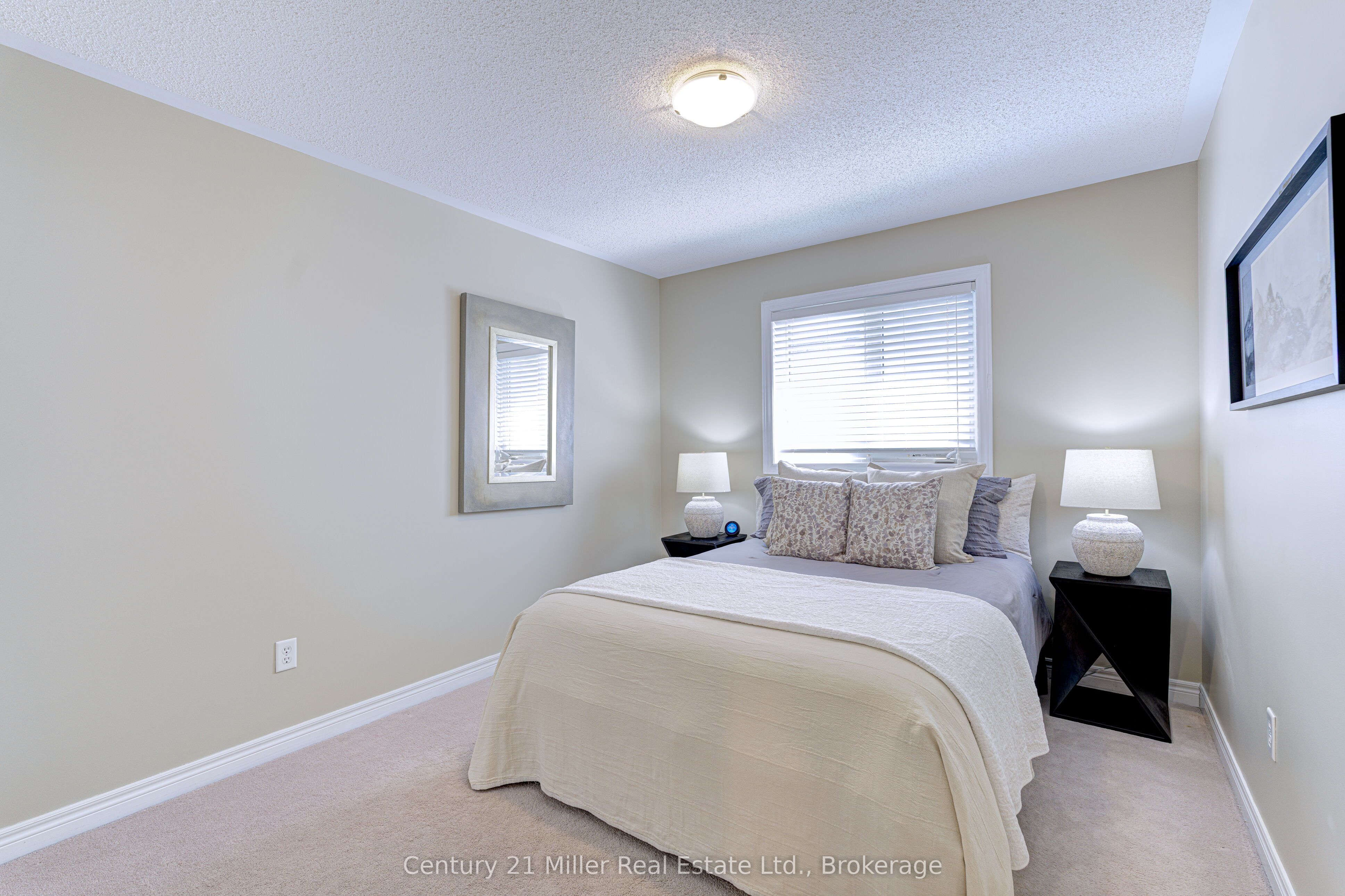 3268 Sealey Crescent Property Photo 26