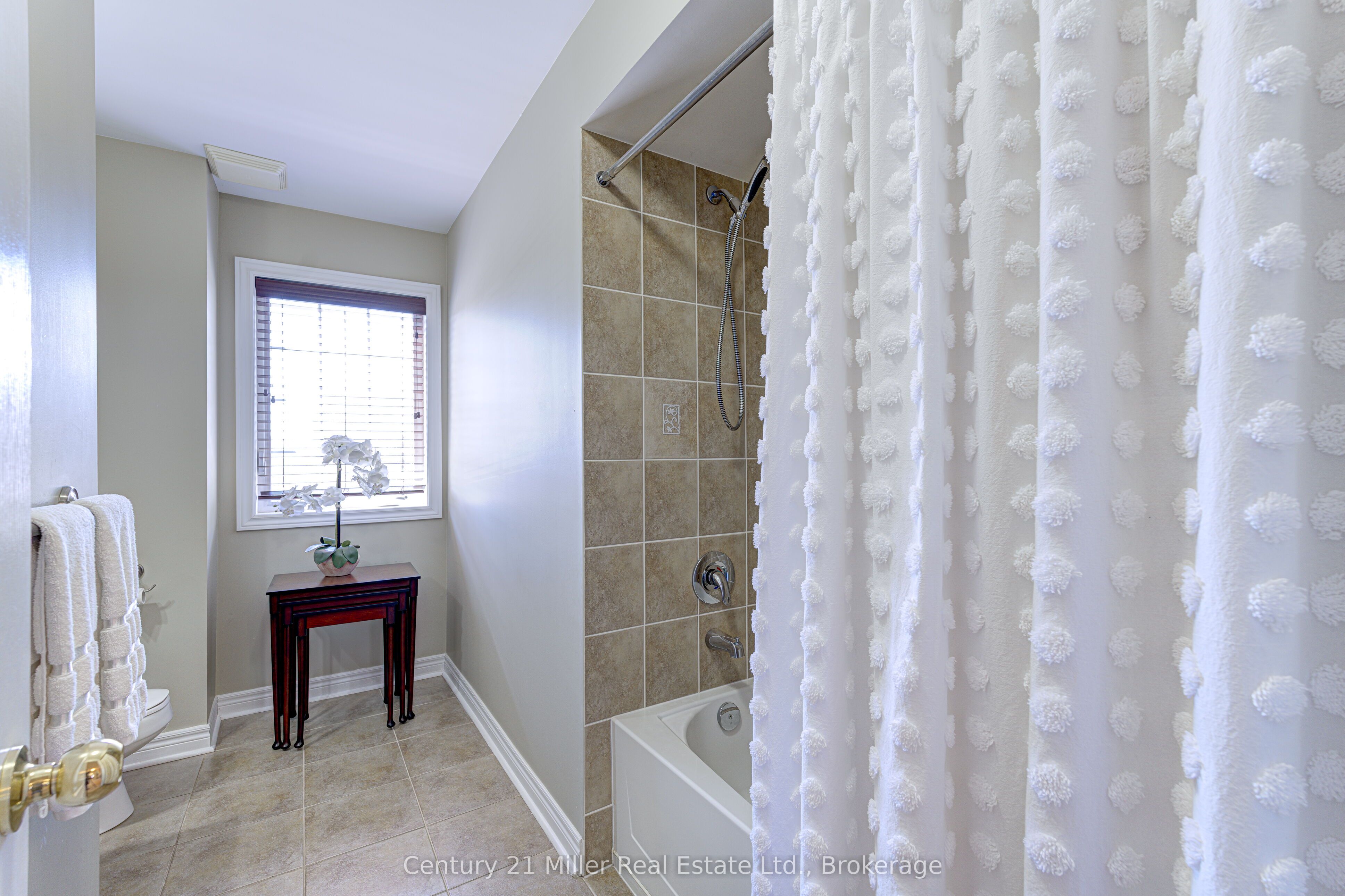 3268 Sealey Crescent Property Photo 28