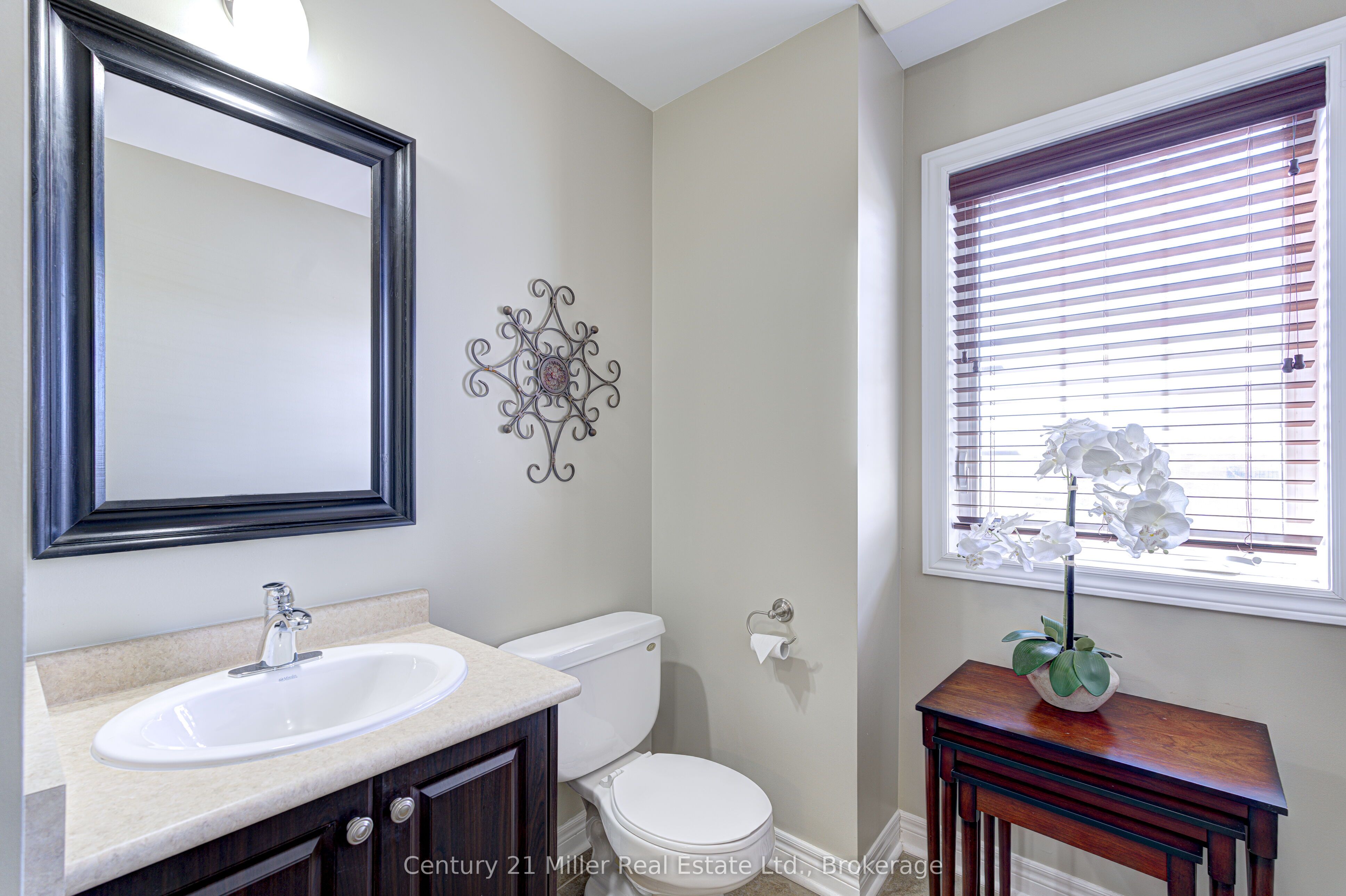3268 Sealey Crescent Property Photo 29