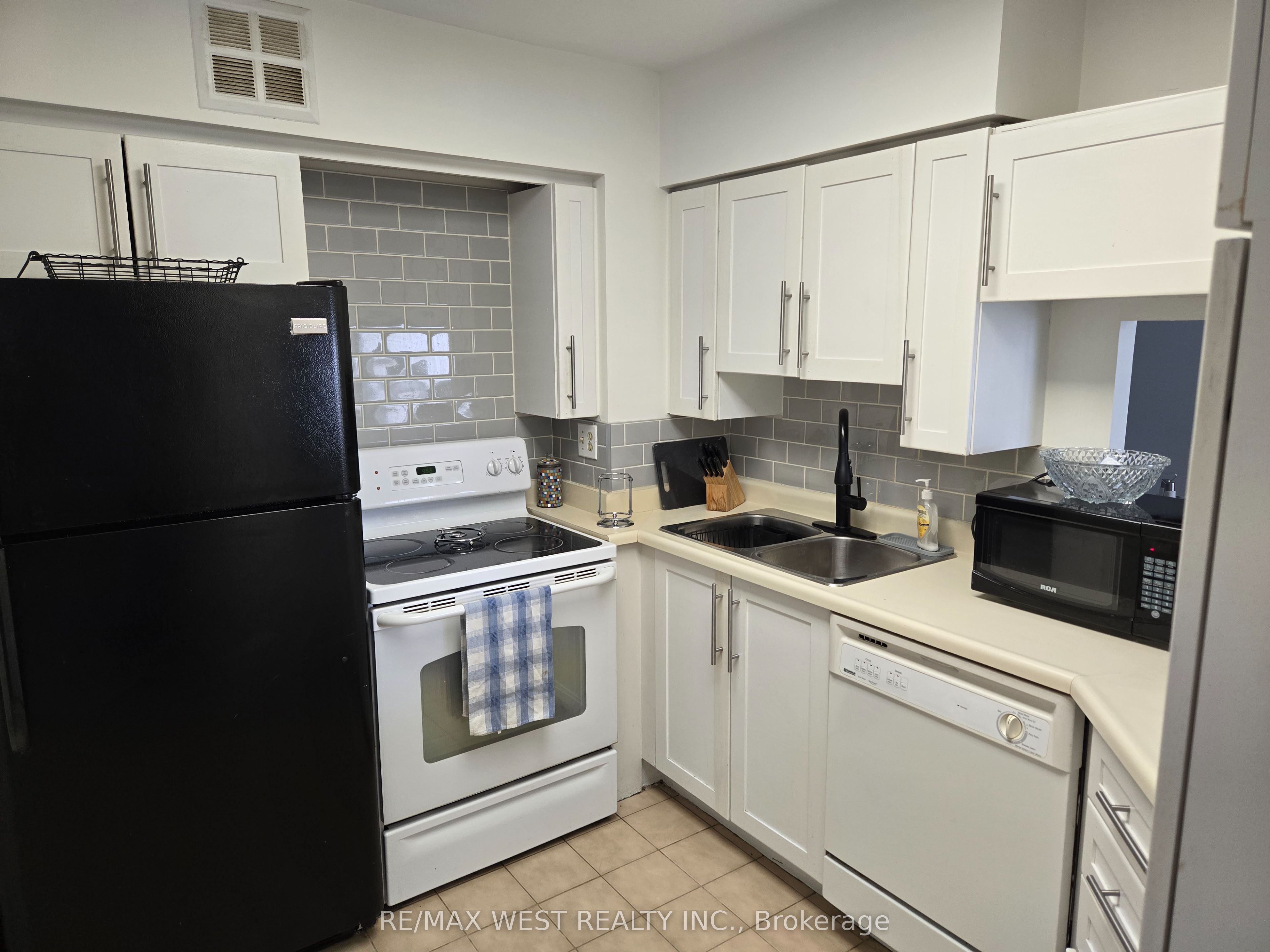 50 Kingsbridge Garden Circle 407 Property Photo 18