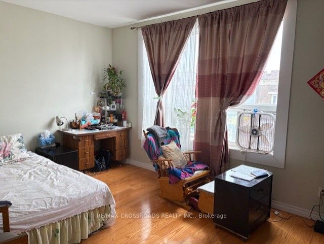 1266 Bloor Street W Property Photo 4