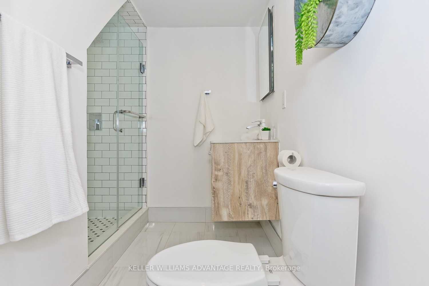 #unit B - 154 Mulock Avenue Property Photo 5
