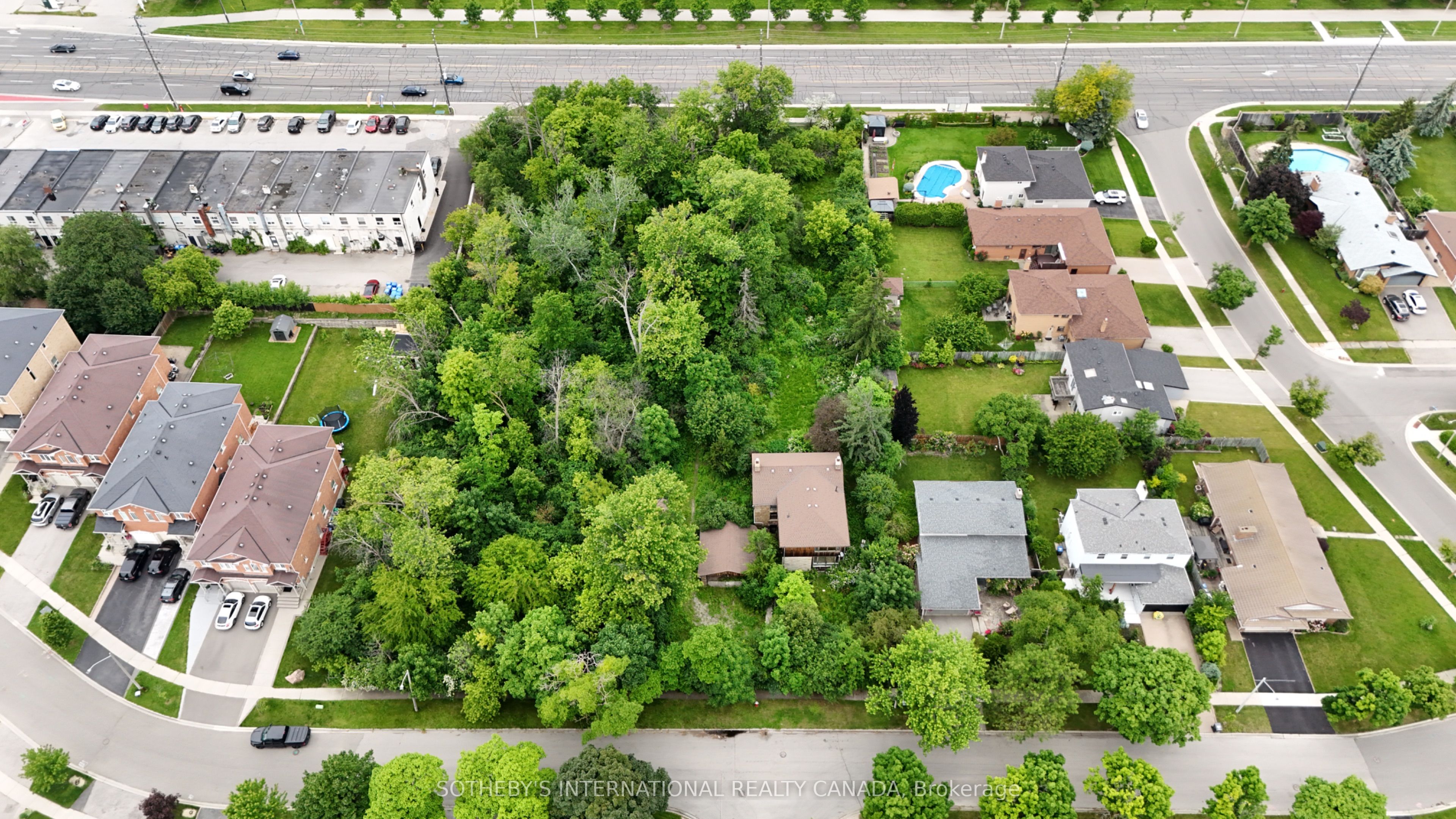 1050 Burnhamthorpe Rd E Property Photo 7