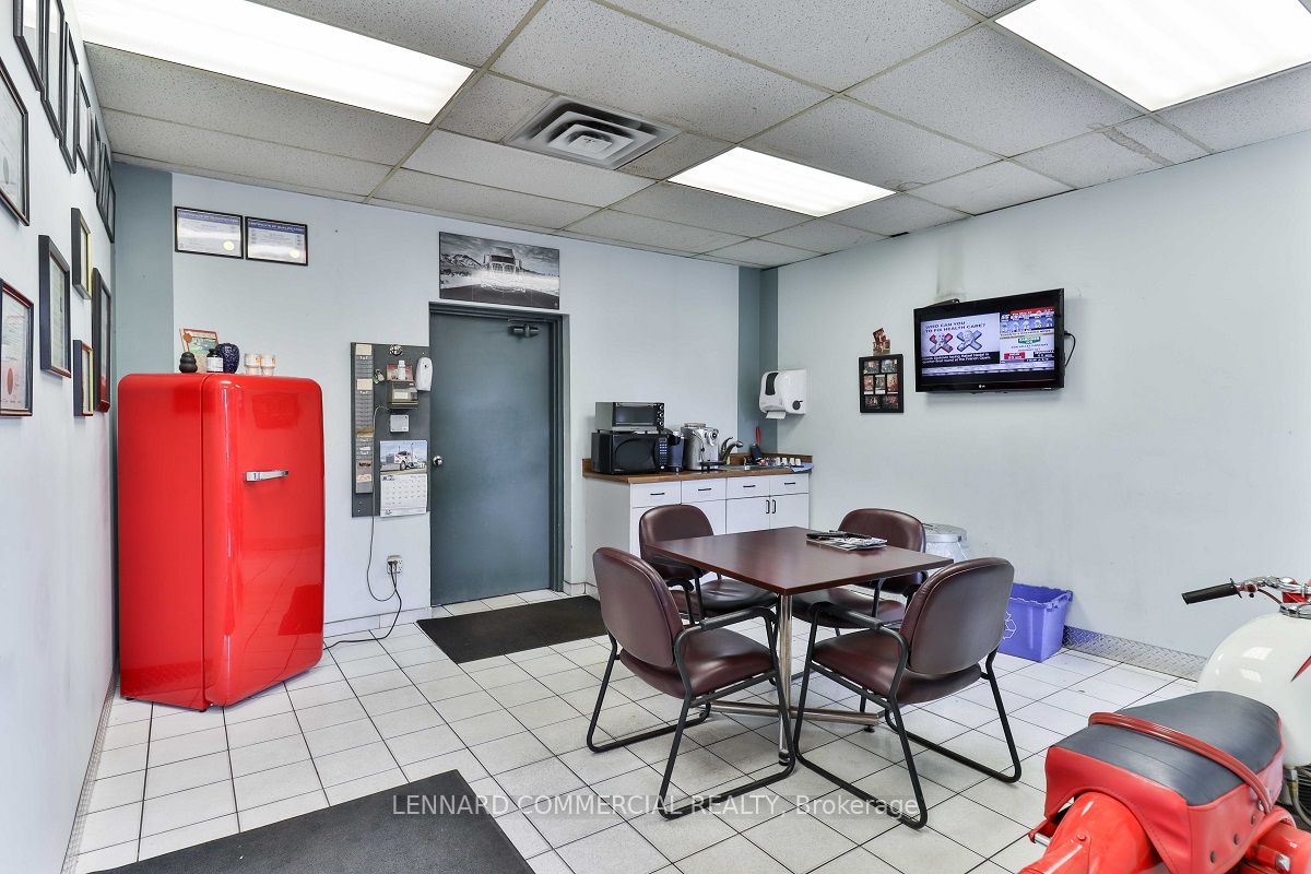 1828 Drew Road Property Photo 4
