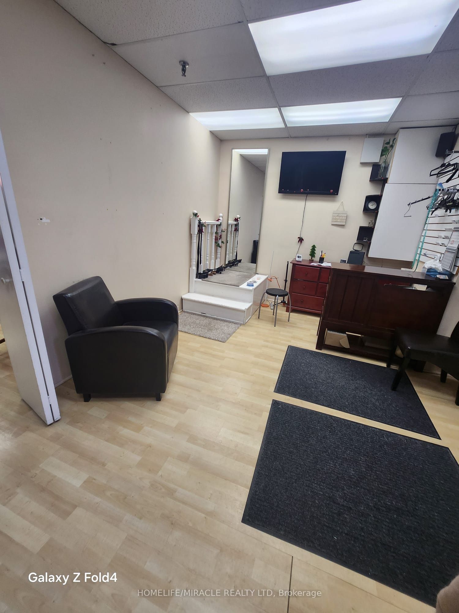 2323 Bloor Street W 8 Property Photo 8