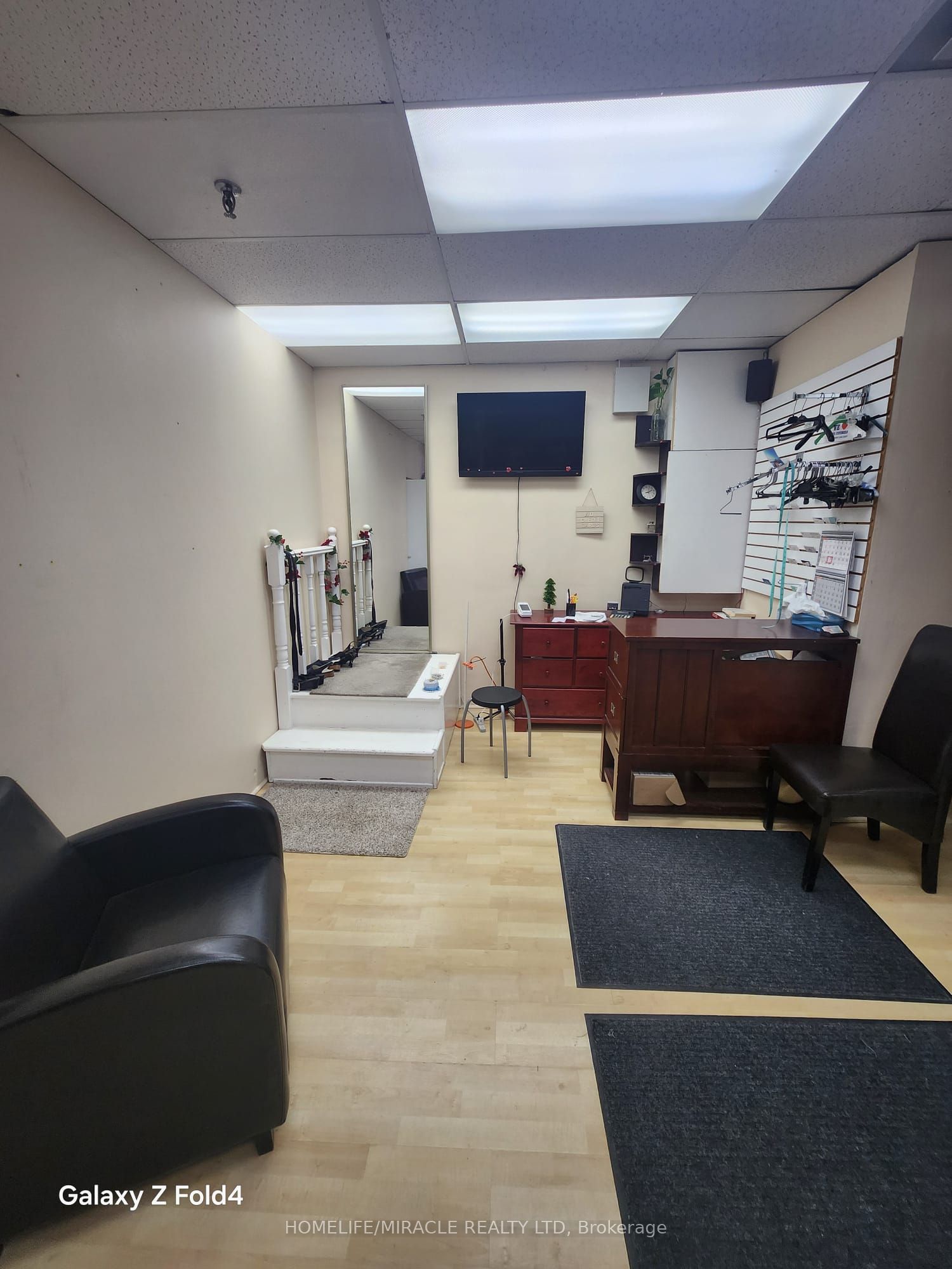 2323 Bloor Street W 8 Property Photo 10