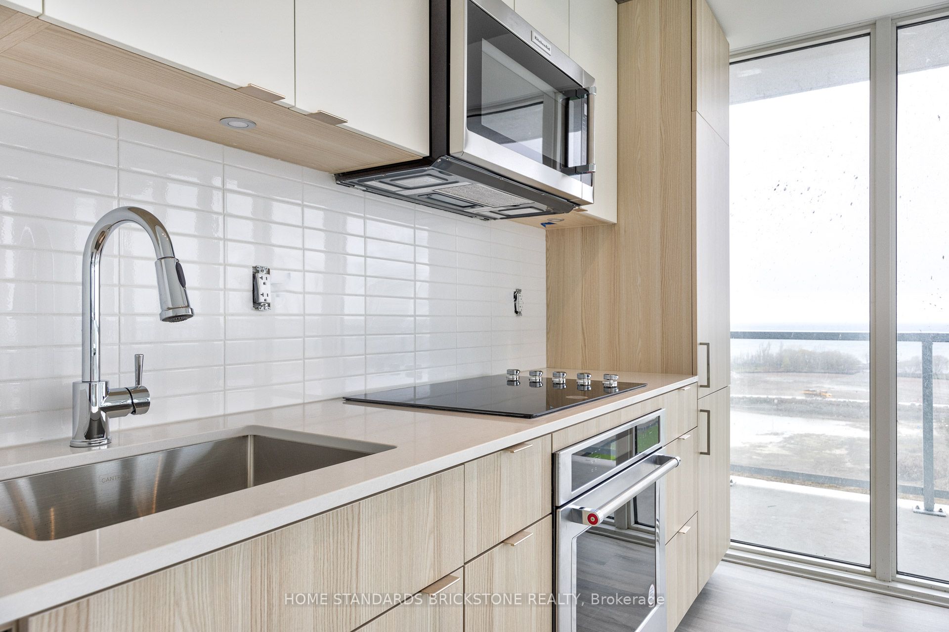 220 Missinnihe Way 1012 Property Photo 6