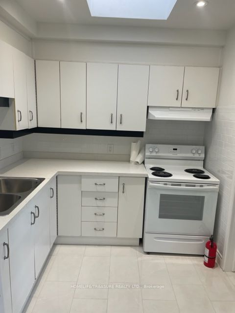 3271a Dufferin Street Property Photo 3