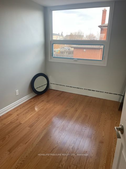3271a Dufferin Street Property Photo 6