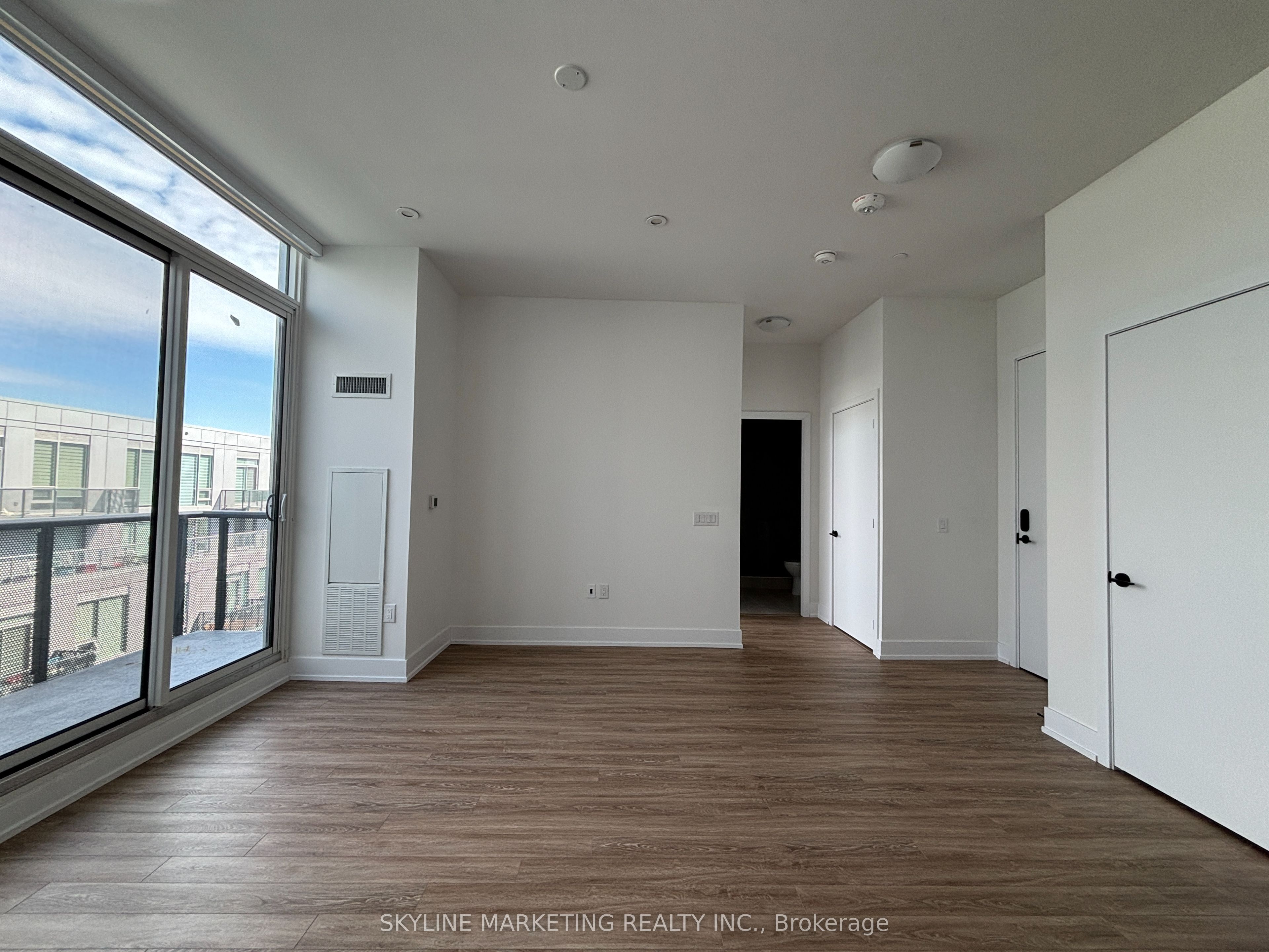 #818 - 2450 Old Bronte Road Property Photo 6