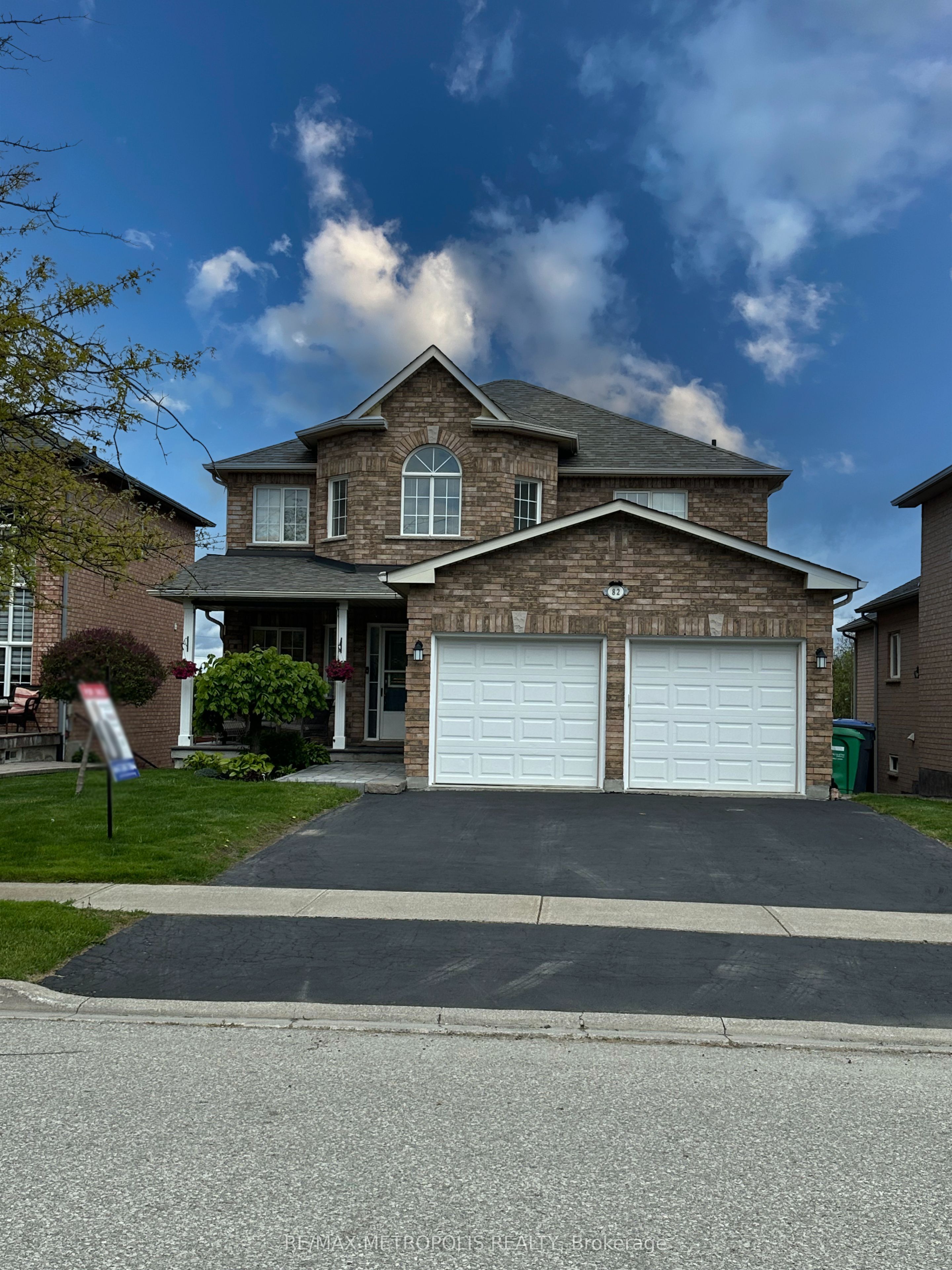 82 Coolspring Crescent Property Photo 1