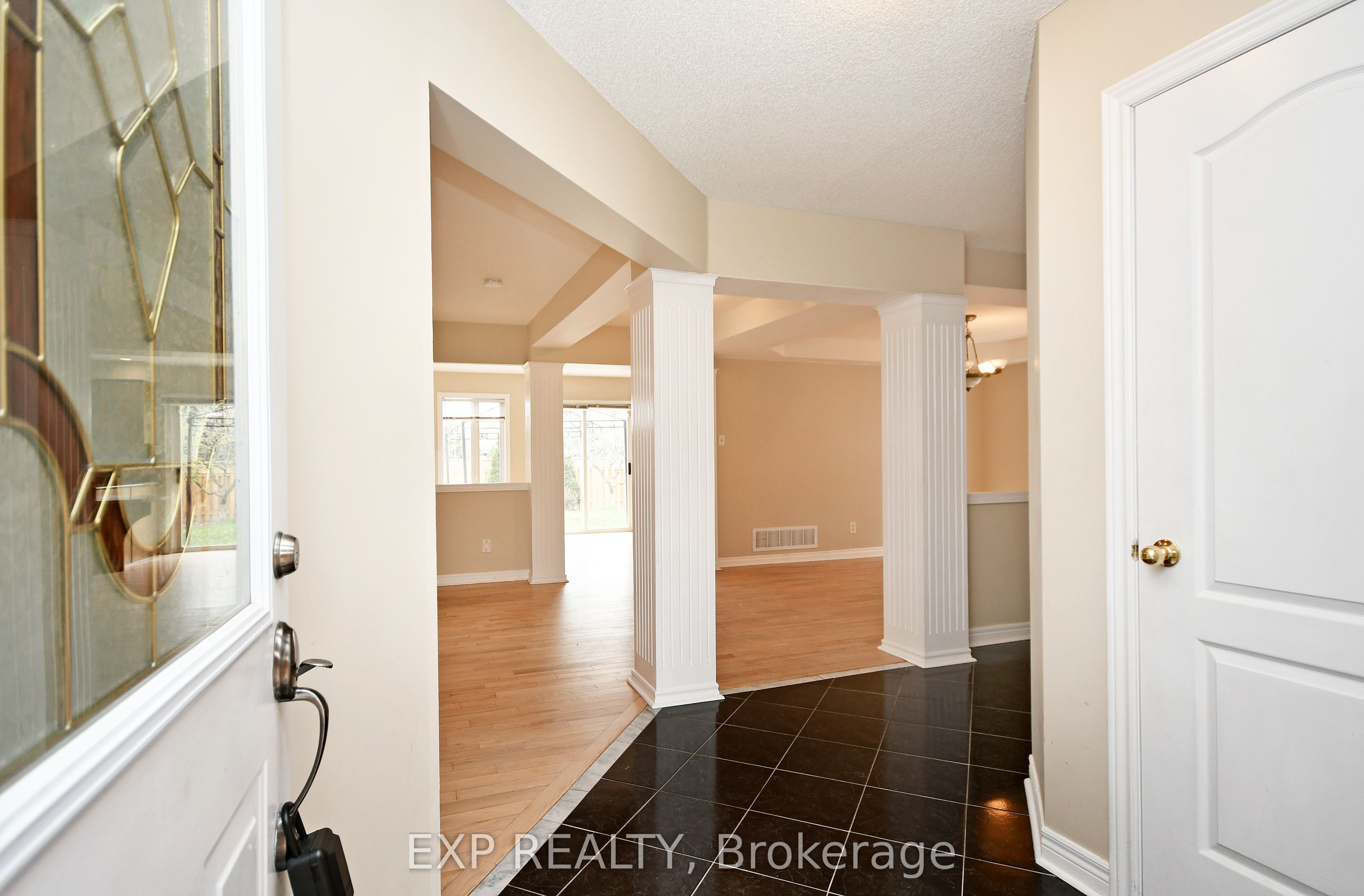 #main - 3134 Innisdale Road Property Photo 2