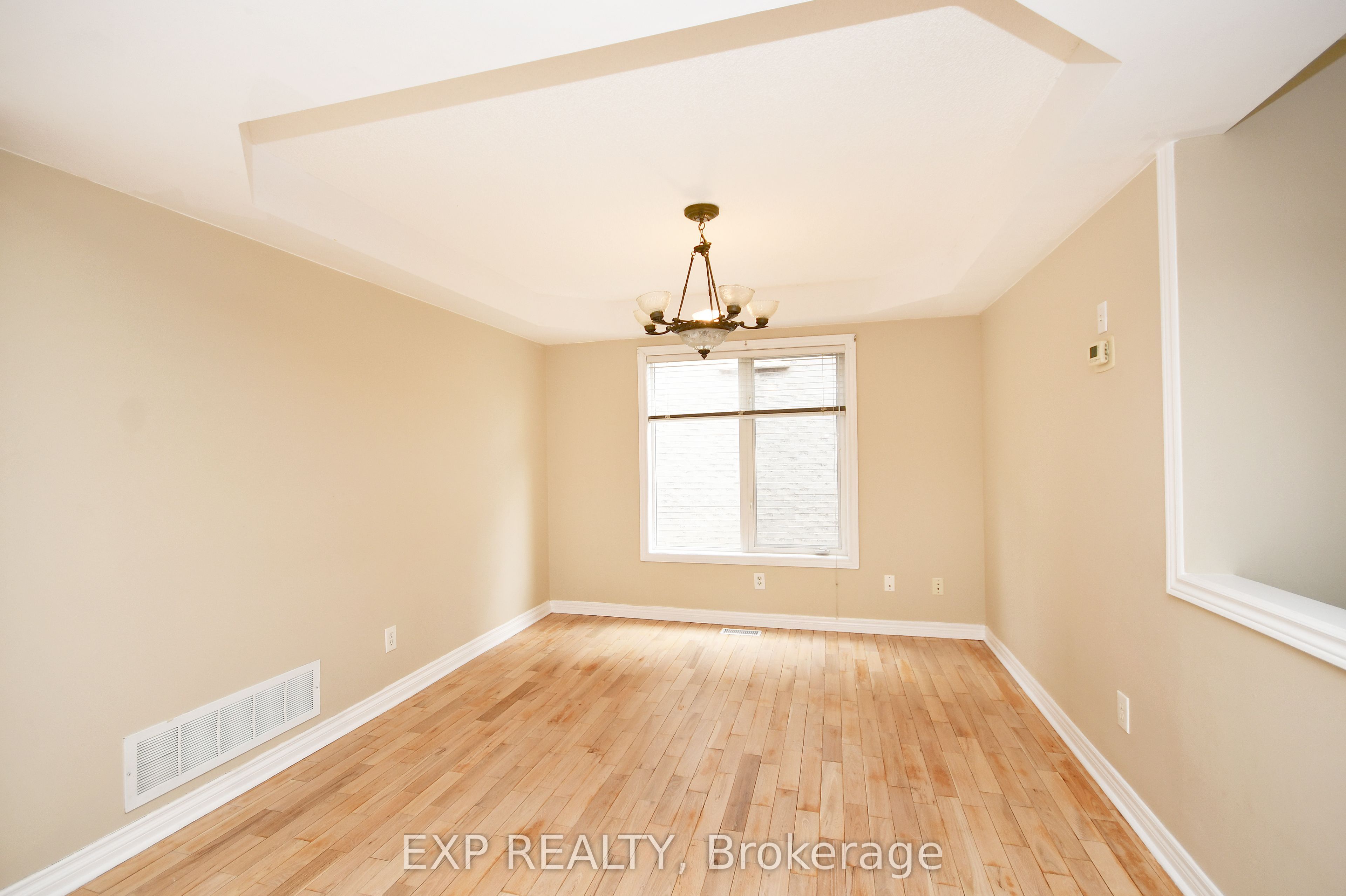 #main - 3134 Innisdale Road Property Photo 5