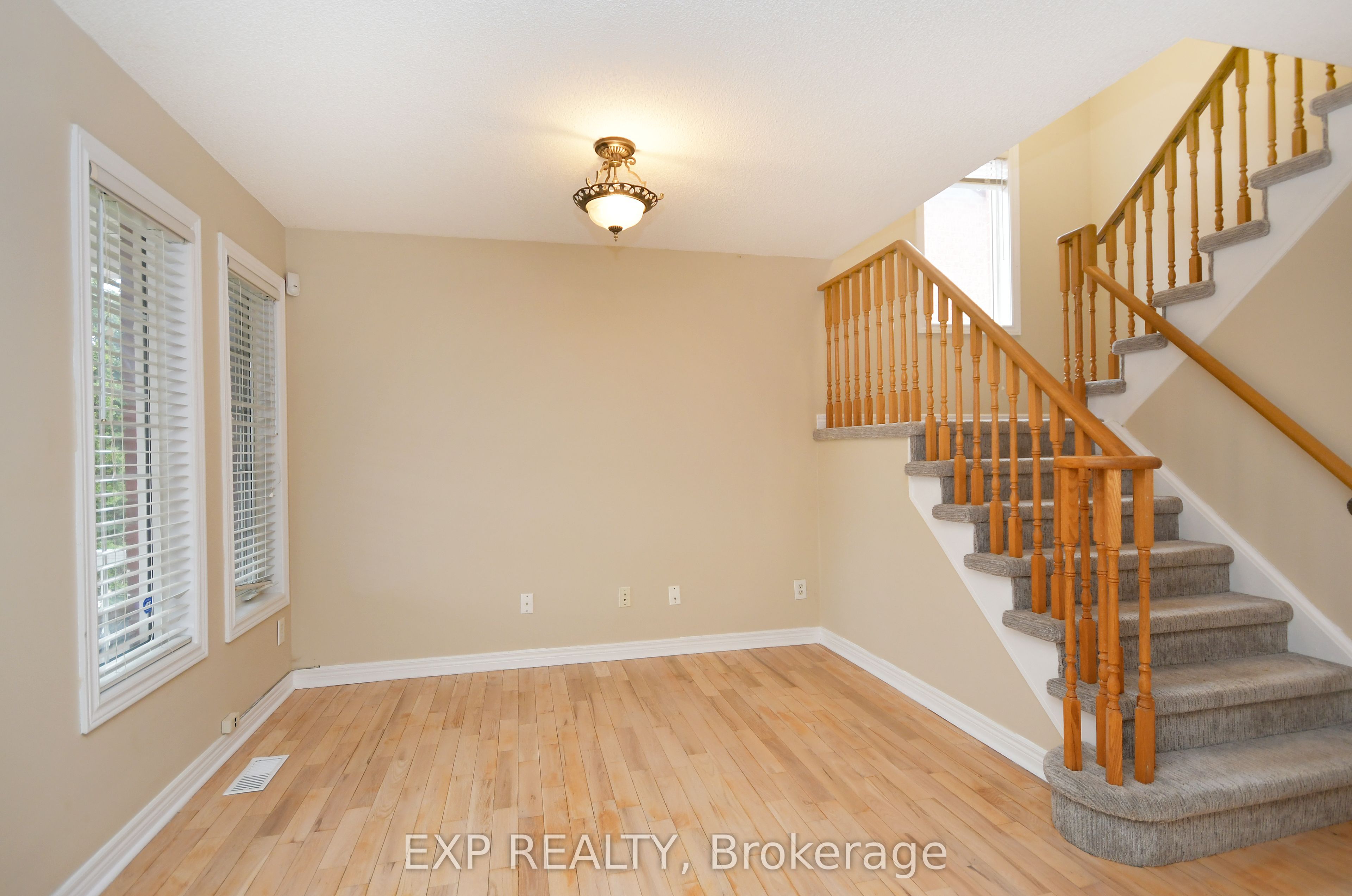 #main - 3134 Innisdale Road Property Photo 7