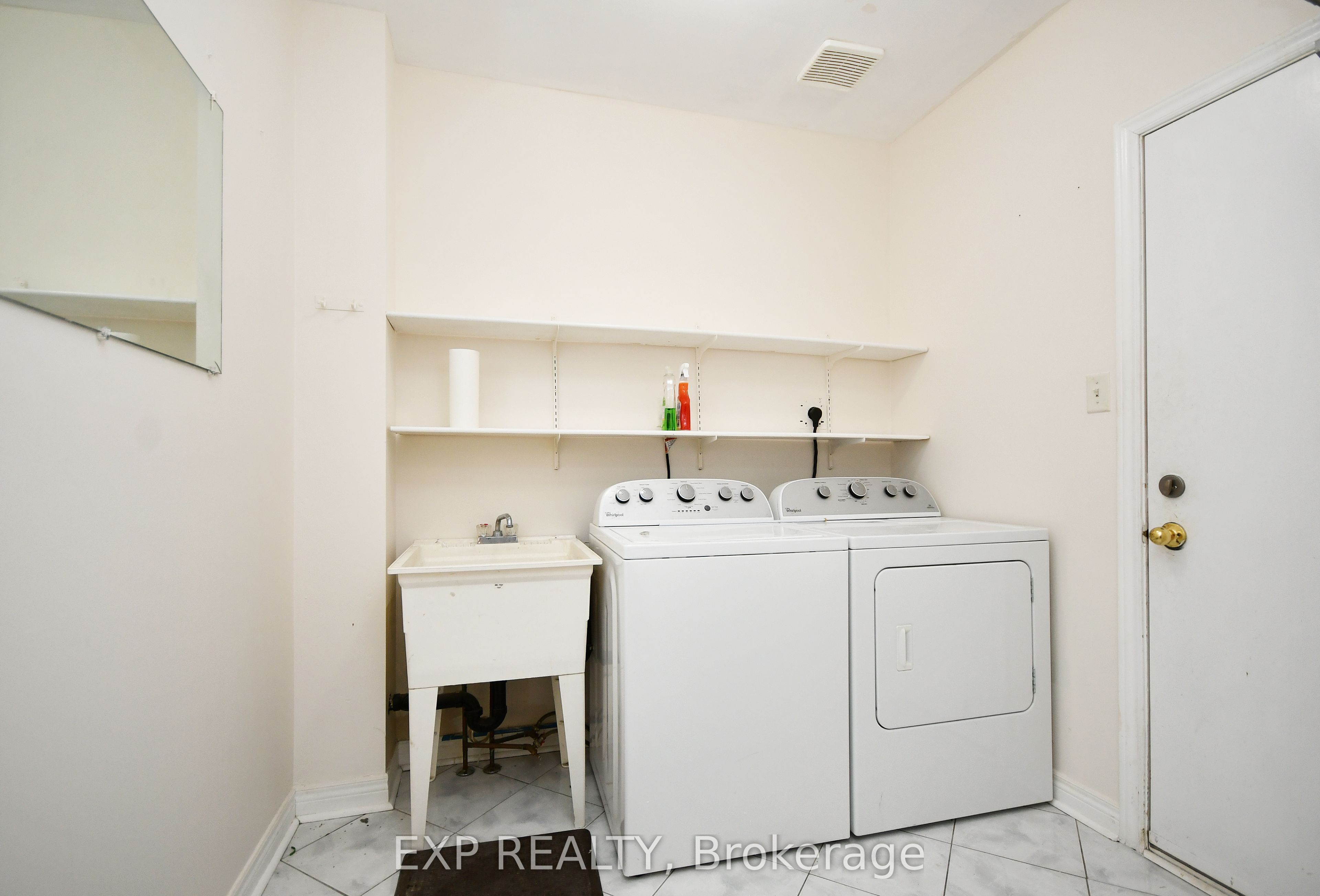 #main - 3134 Innisdale Road Property Photo 13