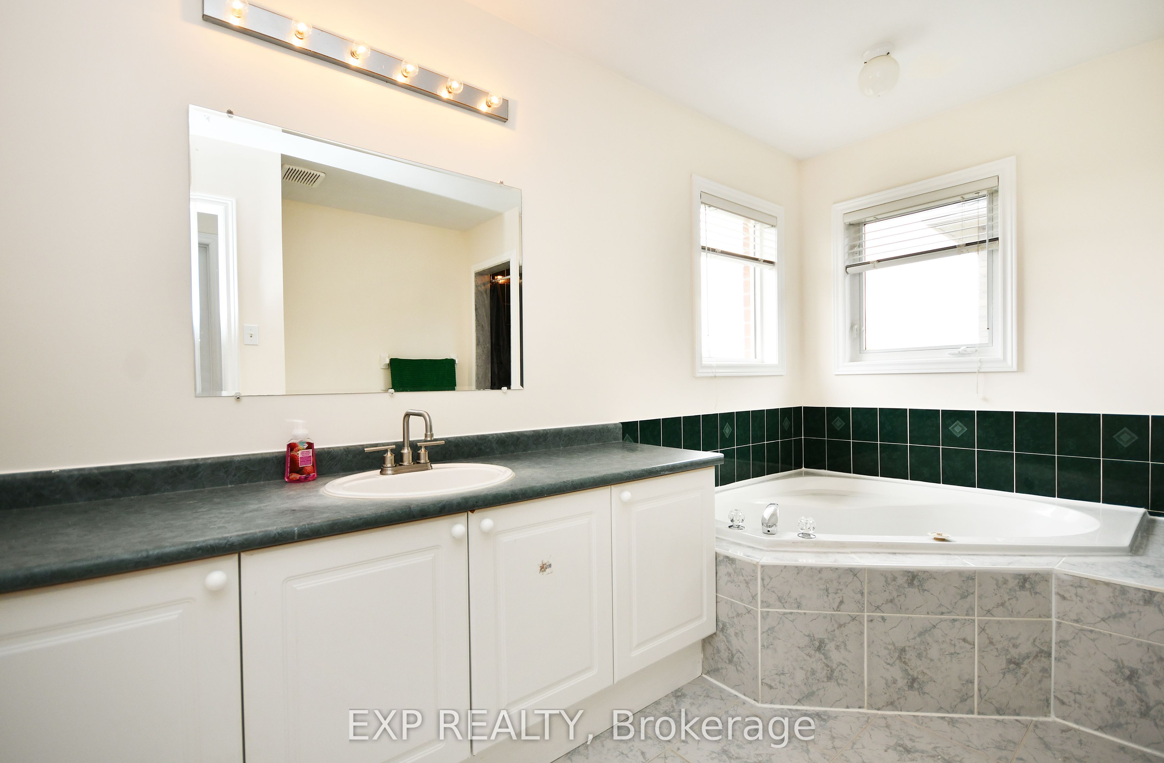 #main - 3134 Innisdale Road Property Photo 16