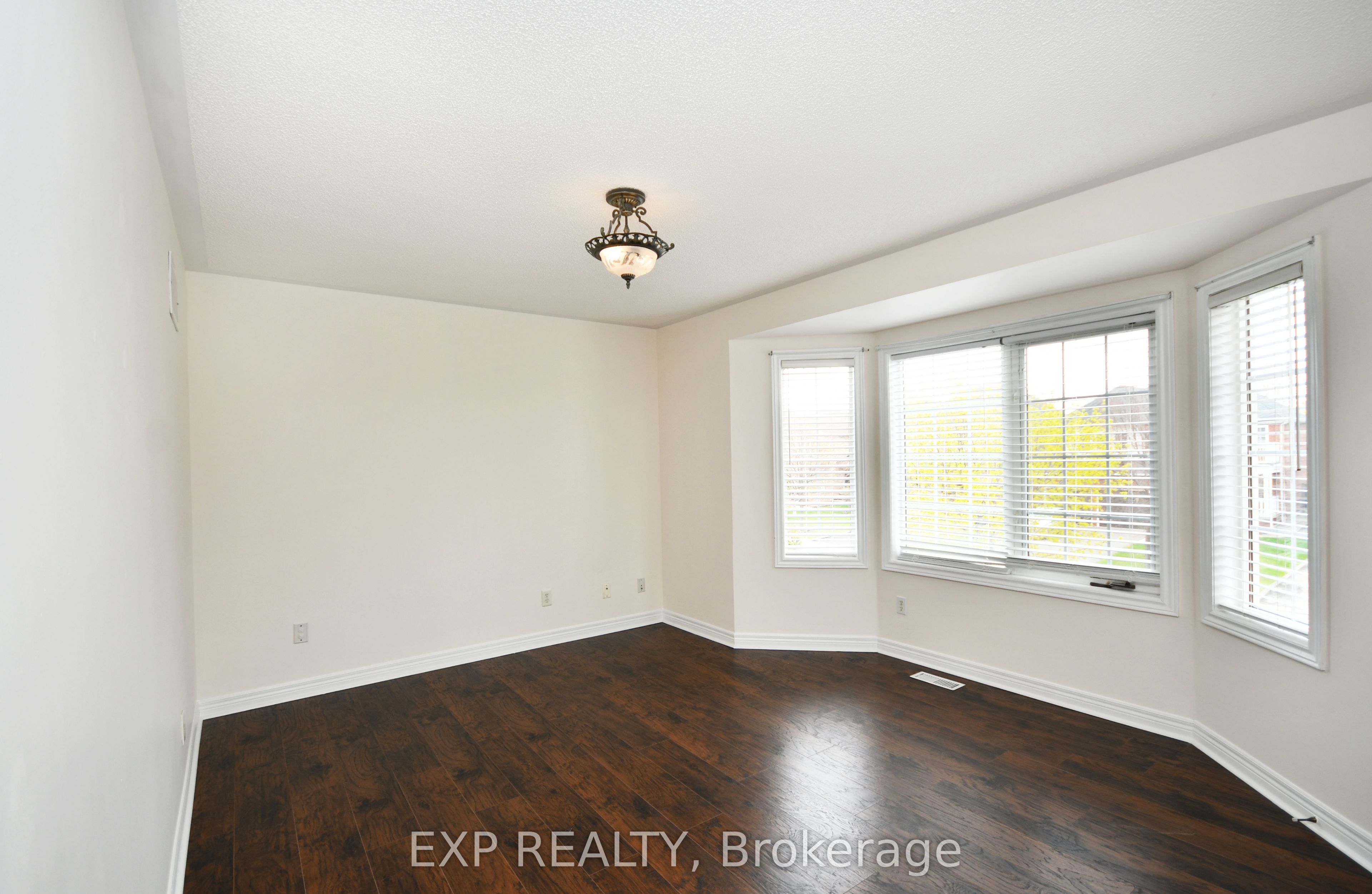 #main - 3134 Innisdale Road Property Photo 18