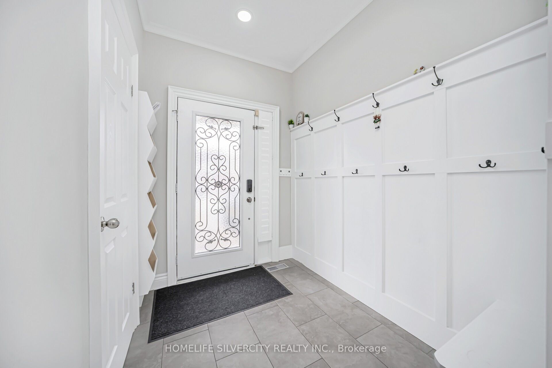 4093 Medland Drive Property Photo 3