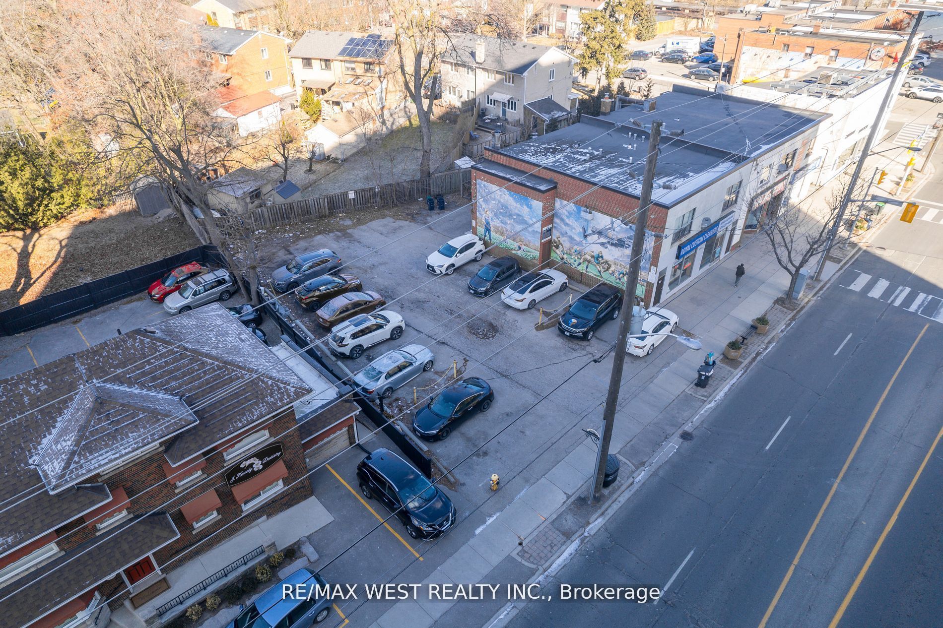 4990 Dundas Street W Property Photo 5