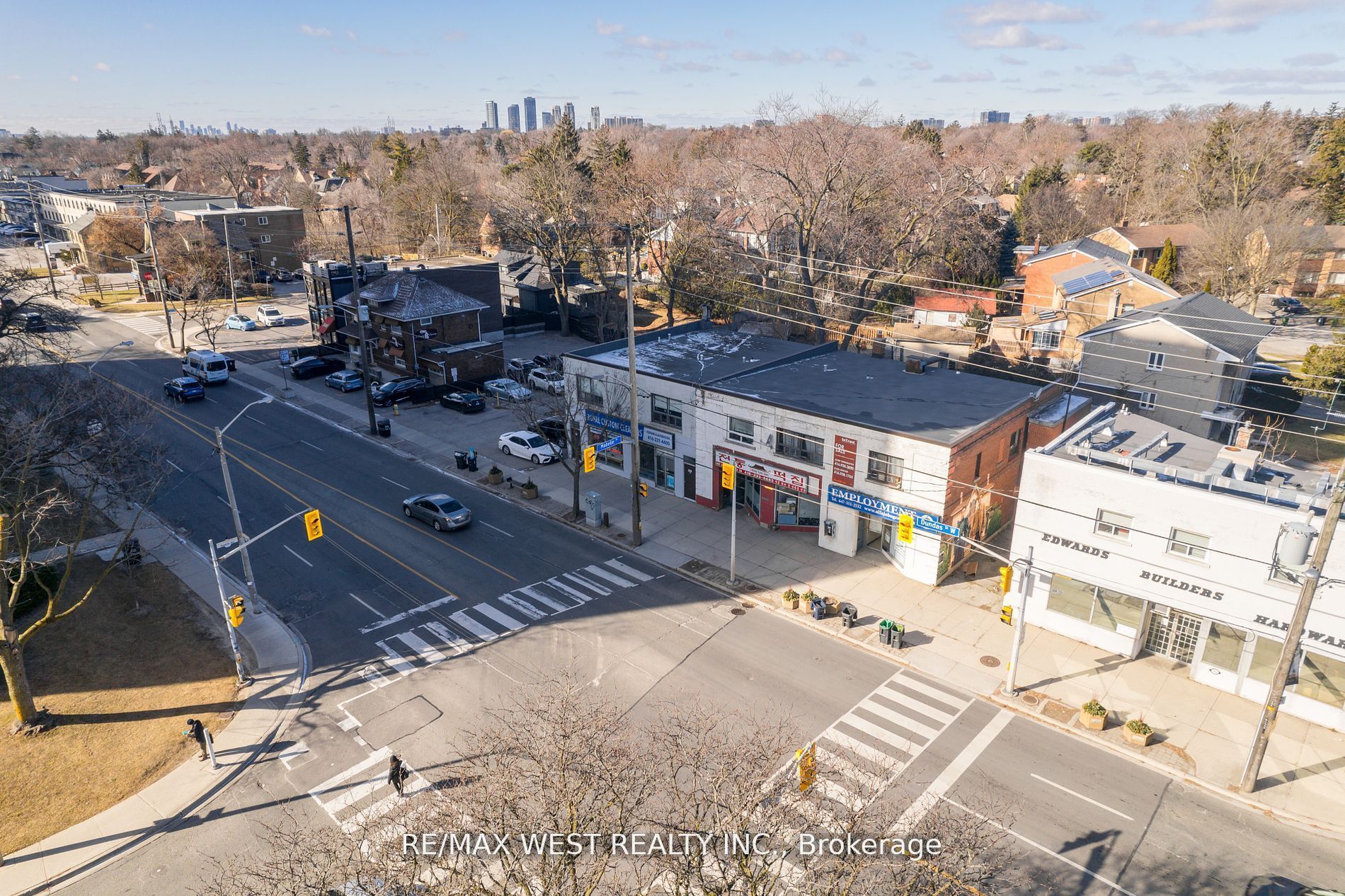 4990 Dundas Street W Property Photo 7