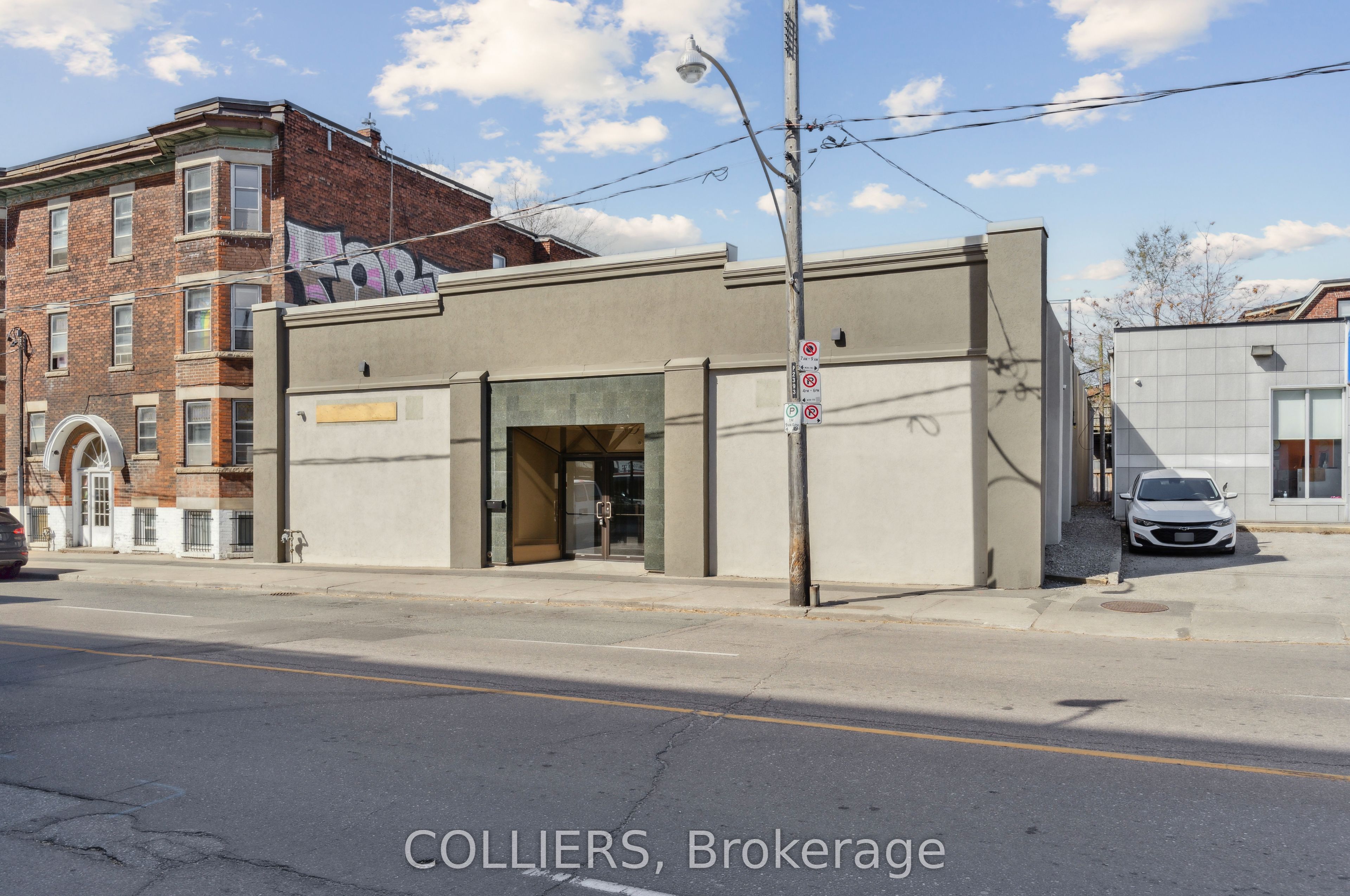 2393 Dundas Street W Property Photo 2
