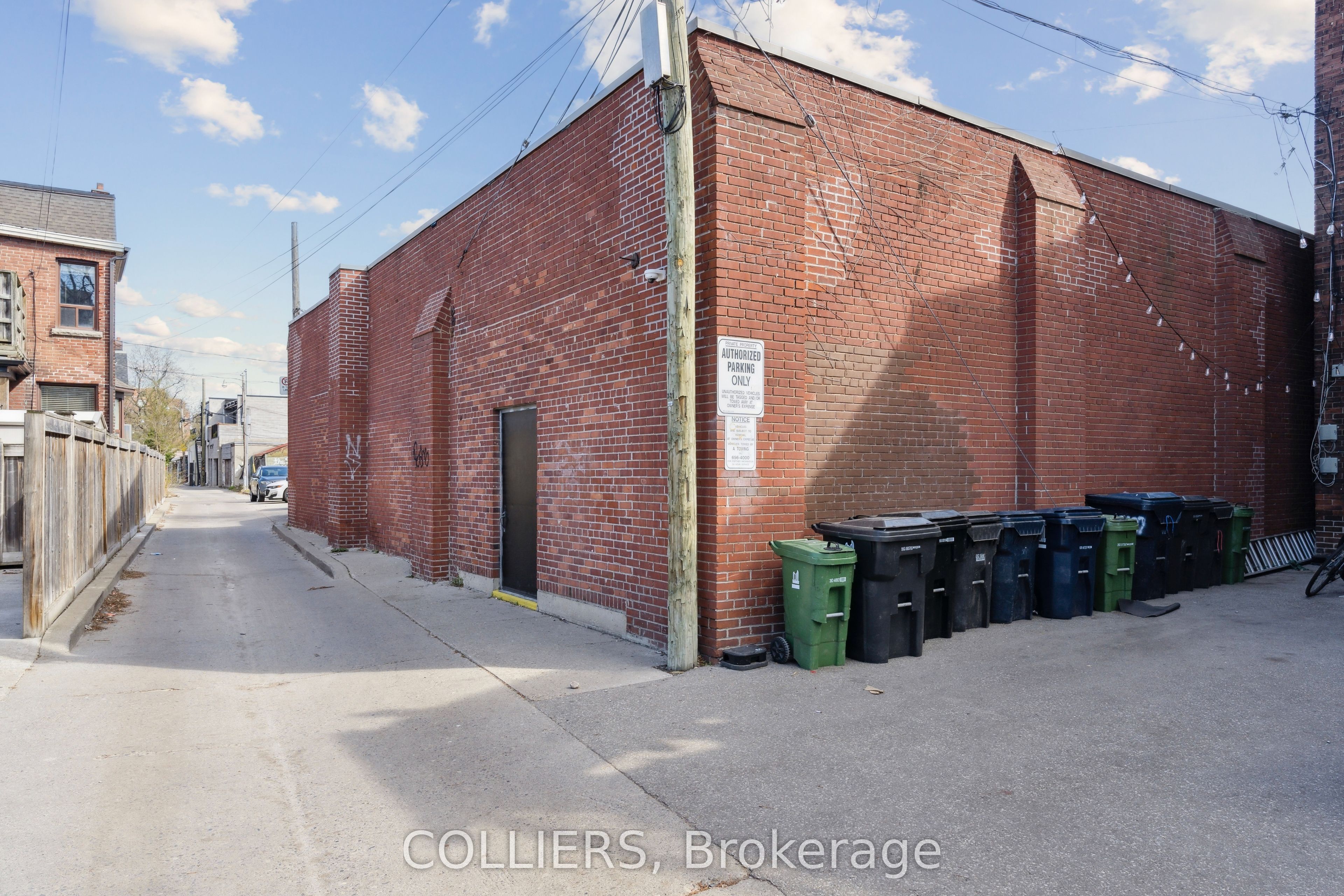 2393 Dundas Street W Property Photo 4