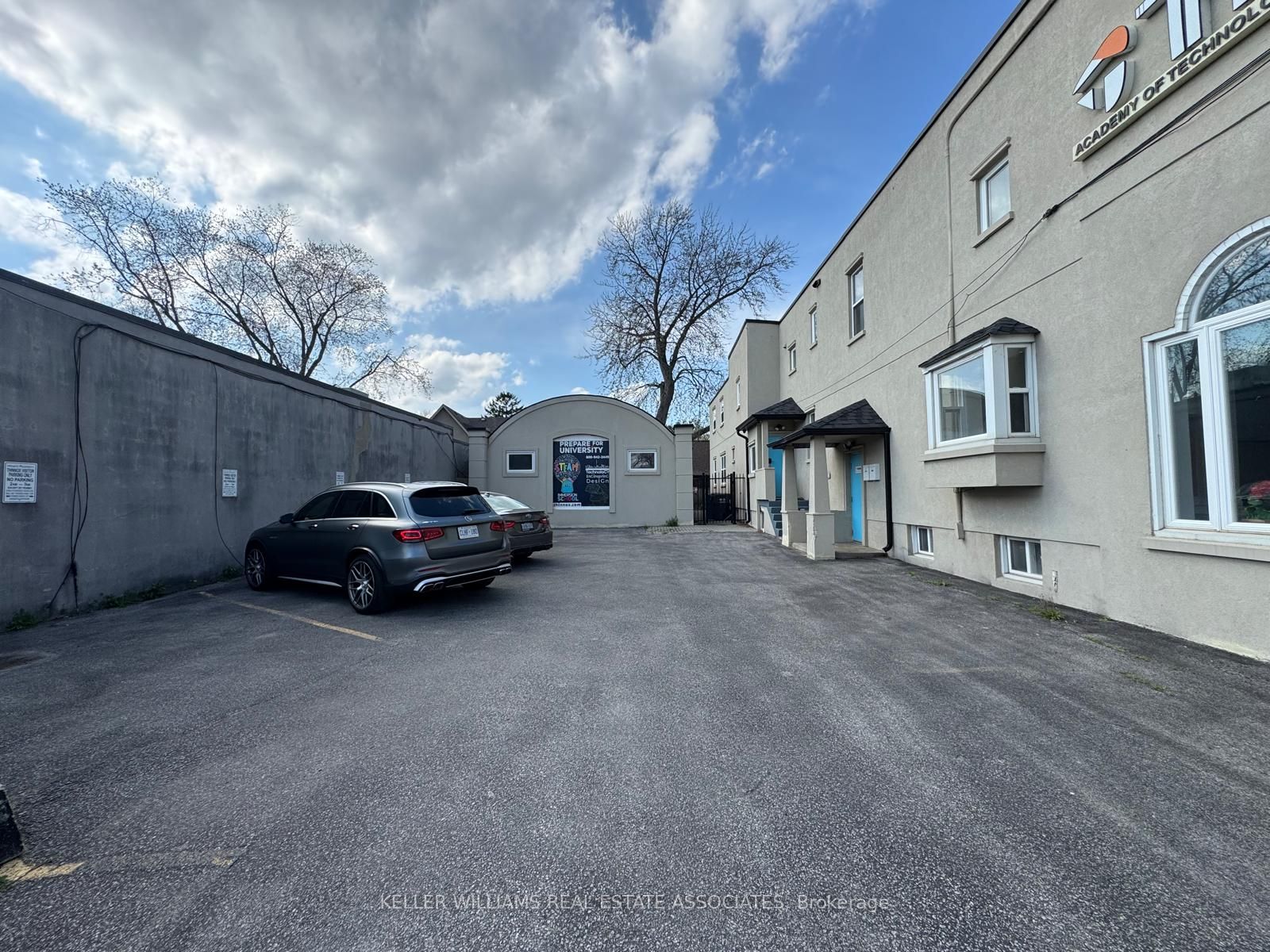 755 Lakeshore Road E Main Level Property Photo 12