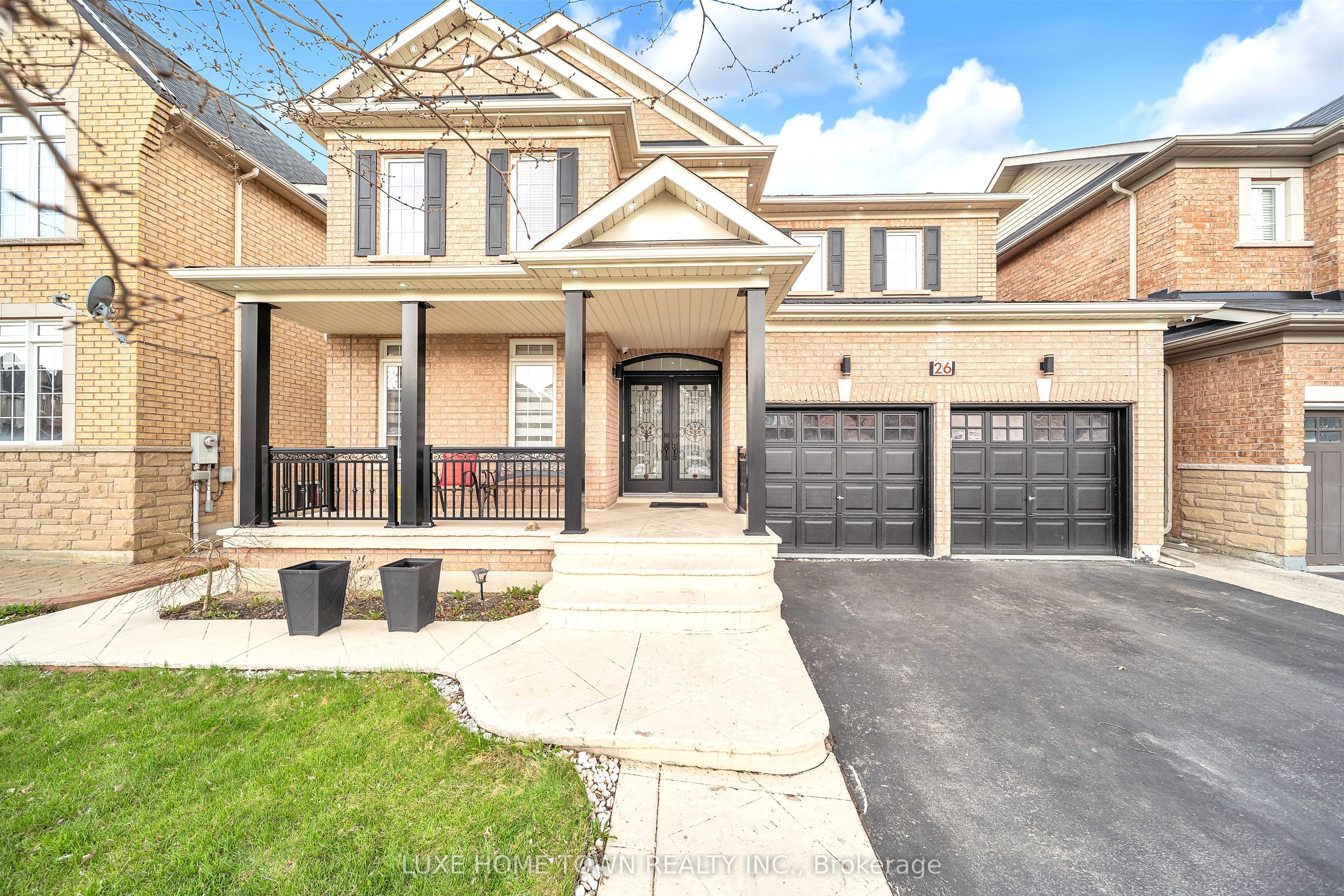 26 Bluffwood Cres Crescent E Property Photo 1