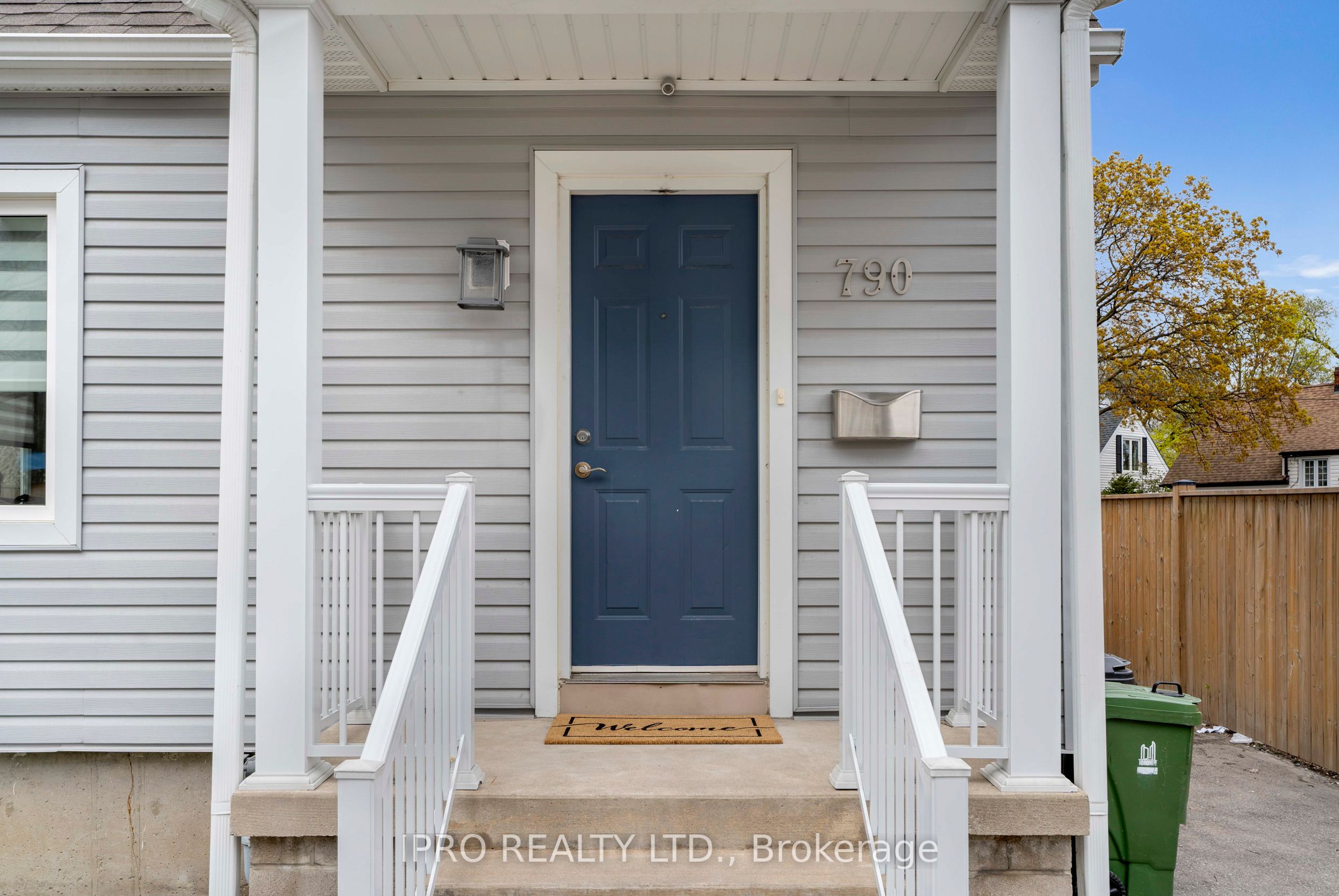 790 The Queensway N/a Property Photo 5