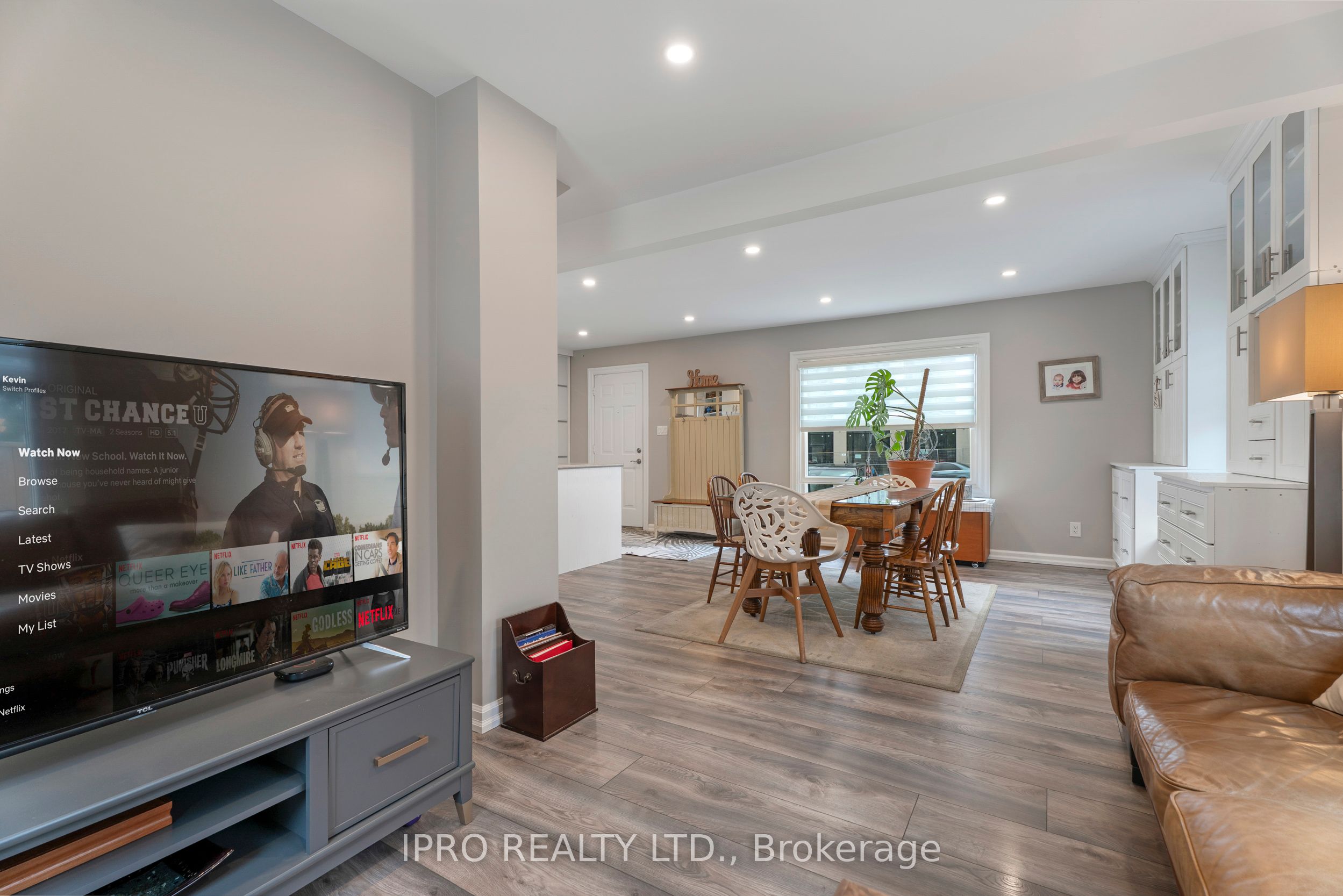 790 The Queensway N/a Property Photo 13