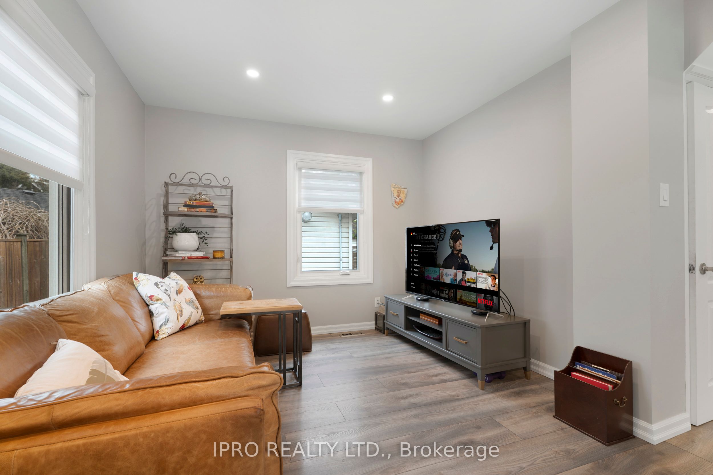 790 The Queensway N/a Property Photo 15