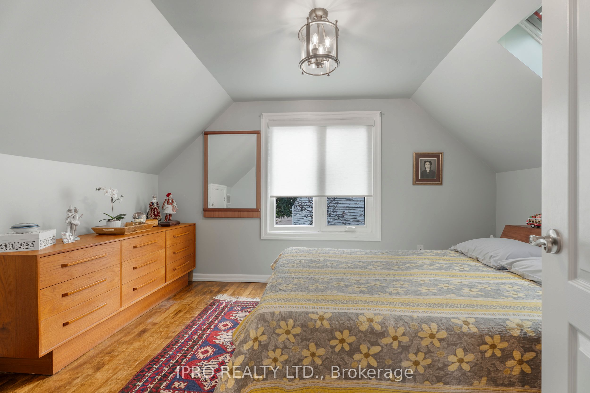 790 The Queensway N/a Property Photo 17