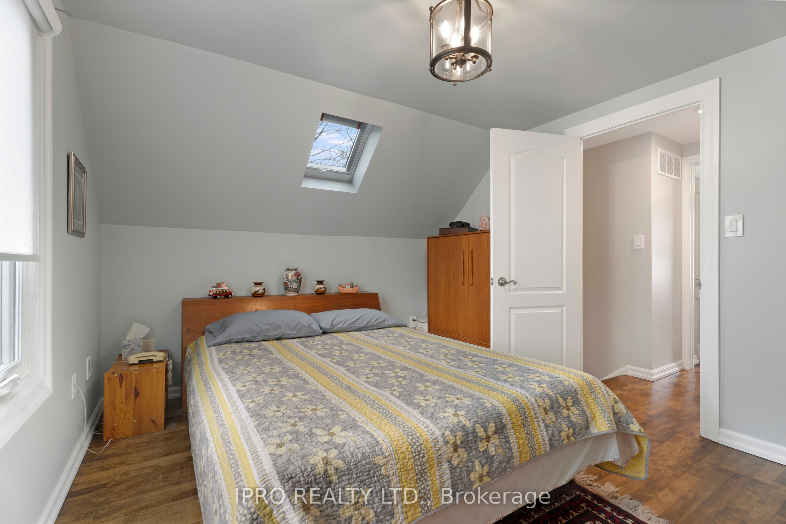 790 The Queensway N/a Property Photo 19