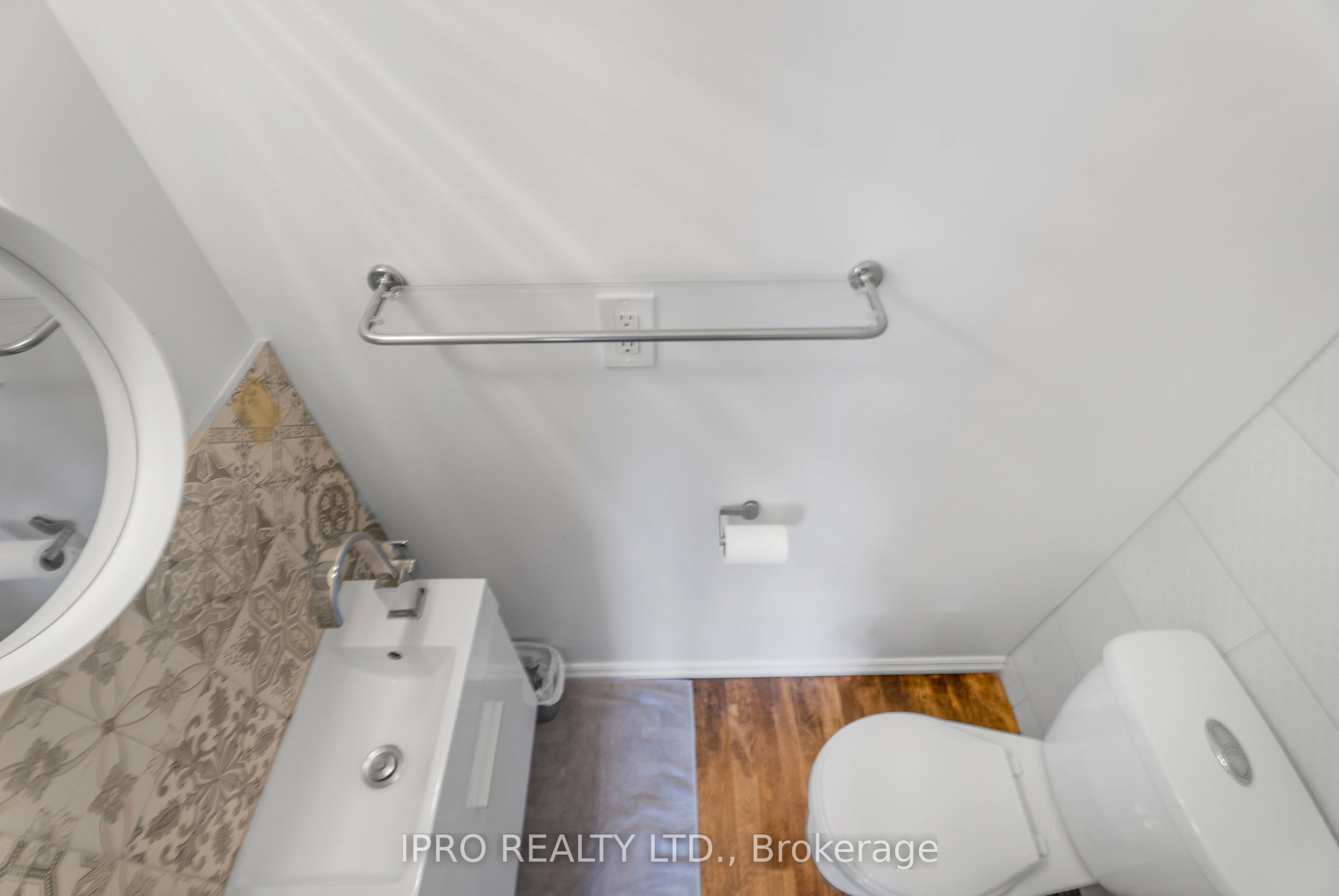790 The Queensway N/a Property Photo 23