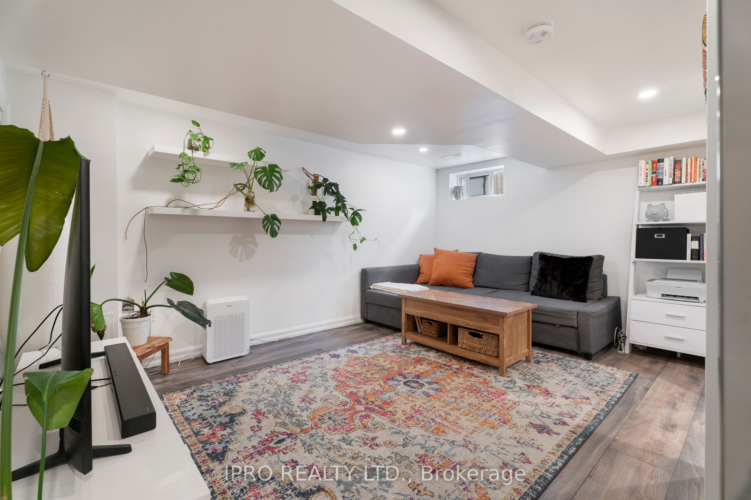 790 The Queensway N/a Property Photo 25