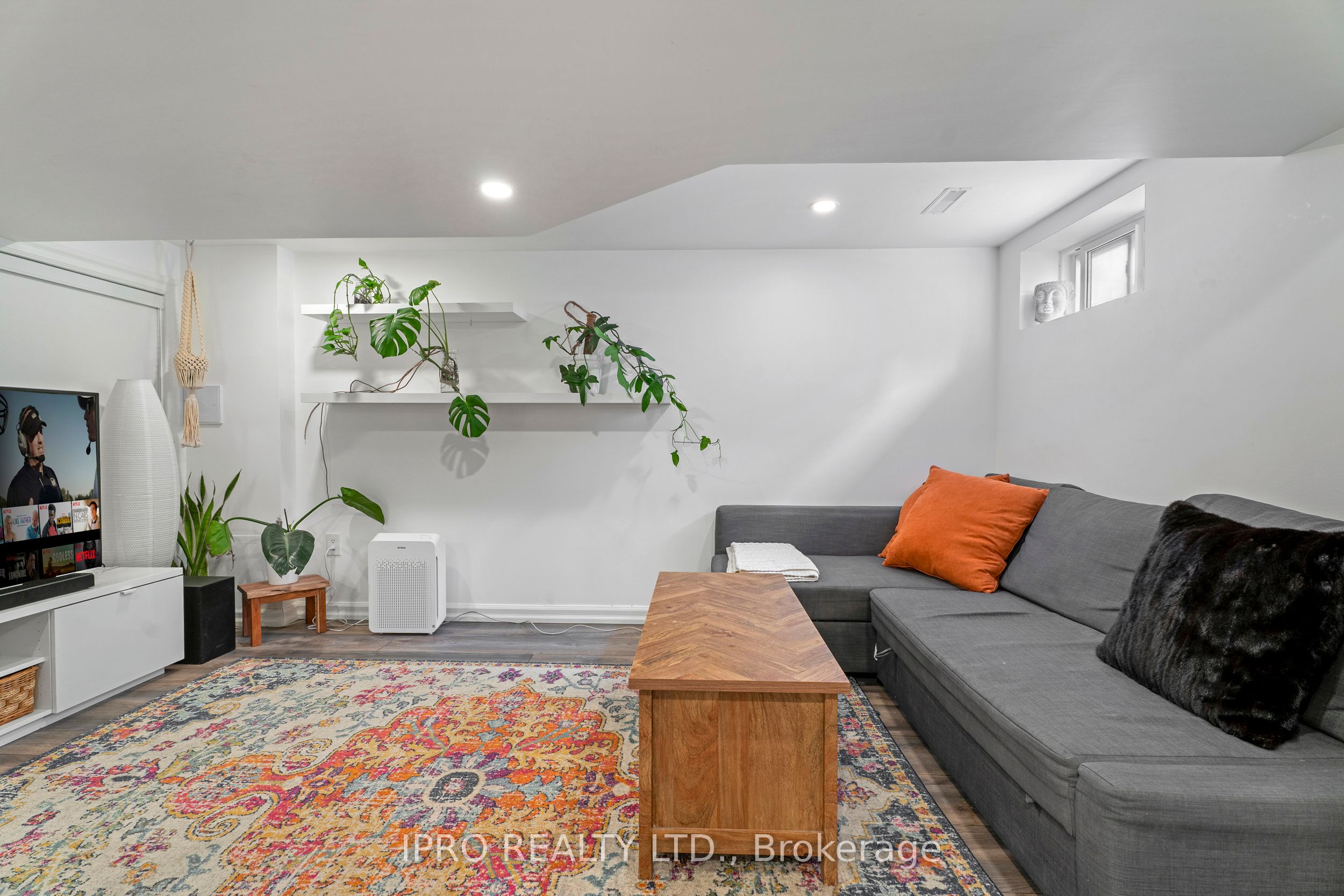 790 The Queensway N/a Property Photo 26