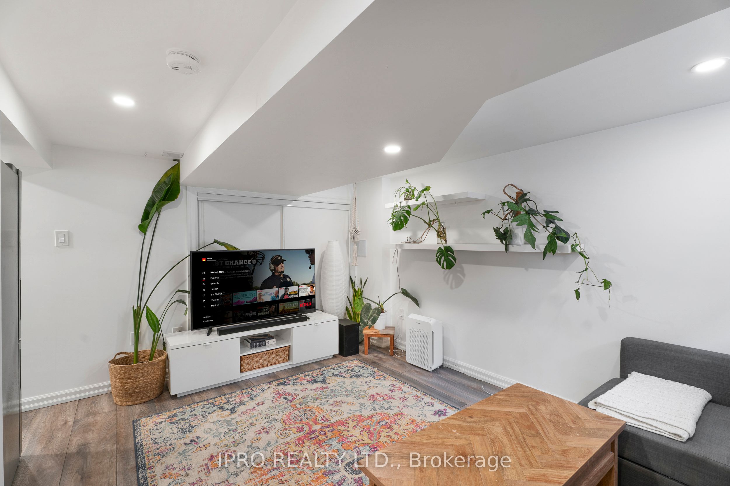 790 The Queensway N/a Property Photo 27
