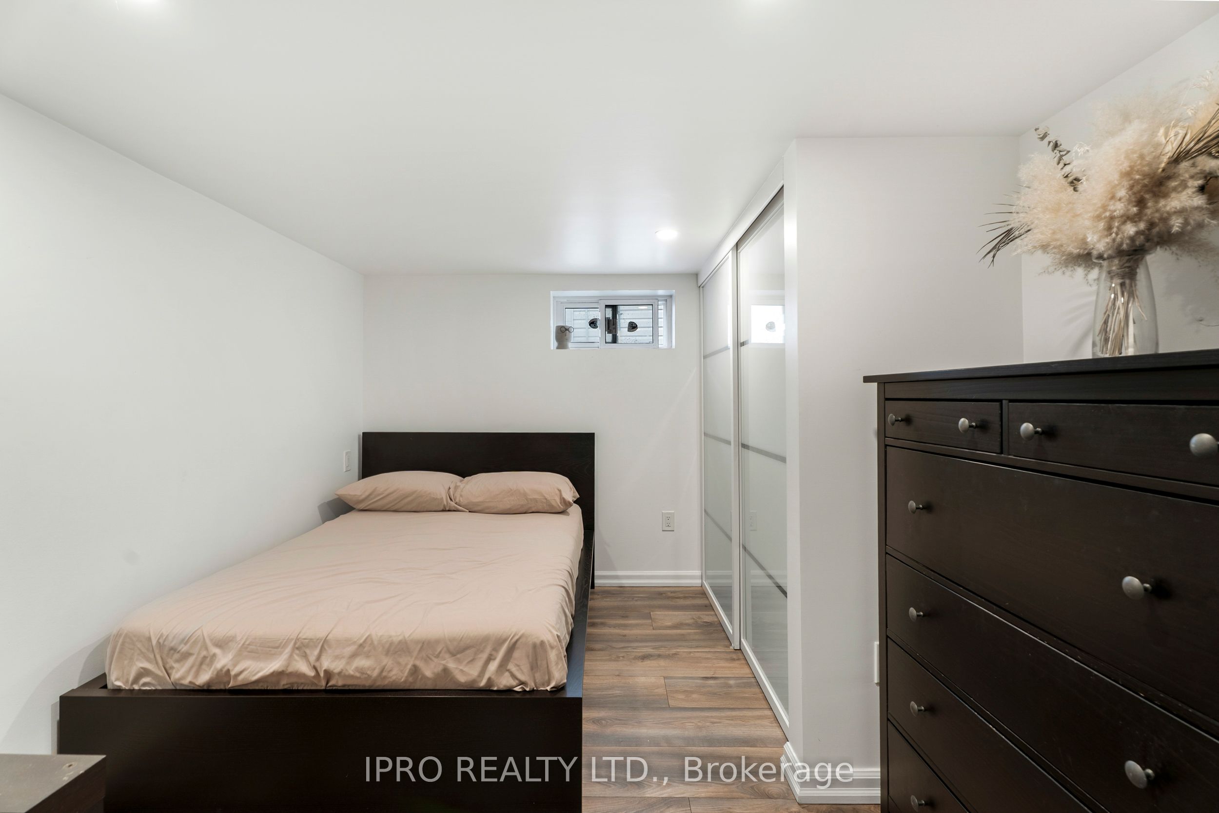 790 The Queensway N/a Property Photo 28