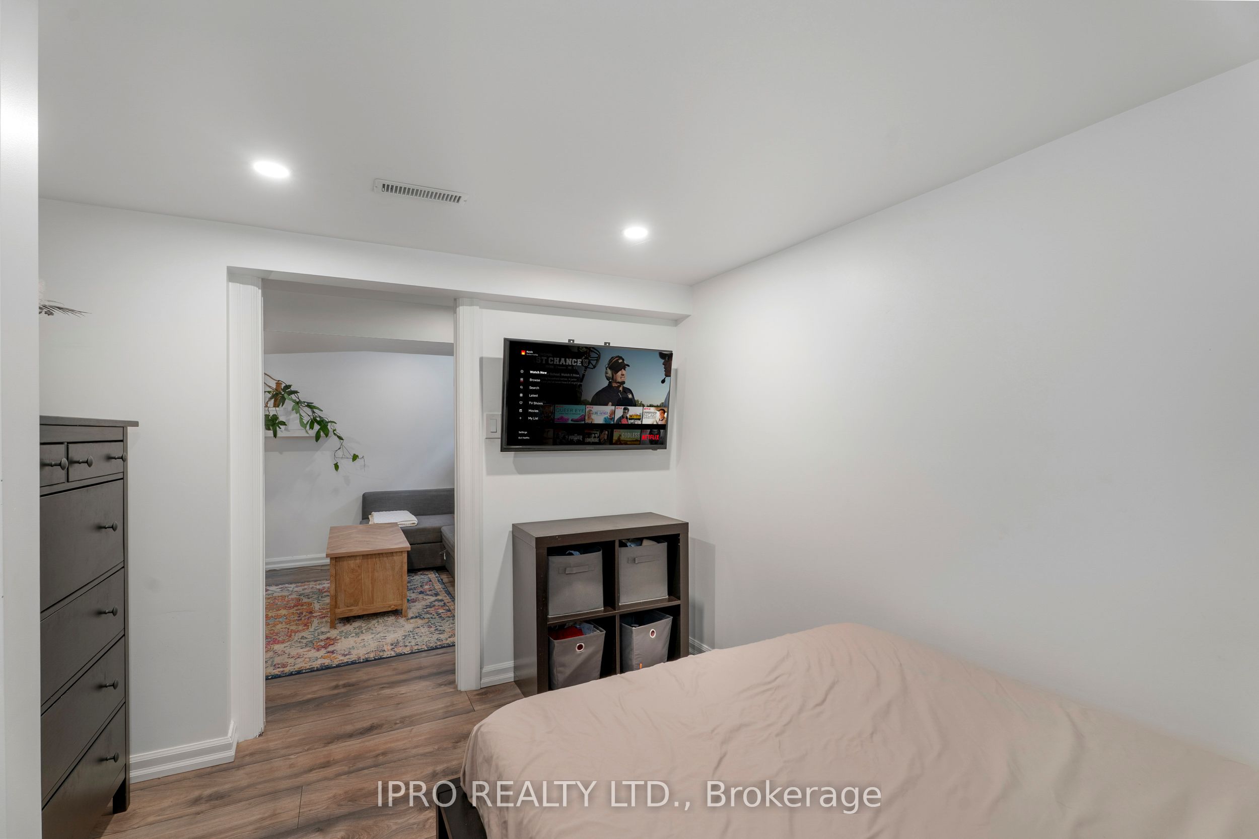 790 The Queensway N/a Property Photo 29