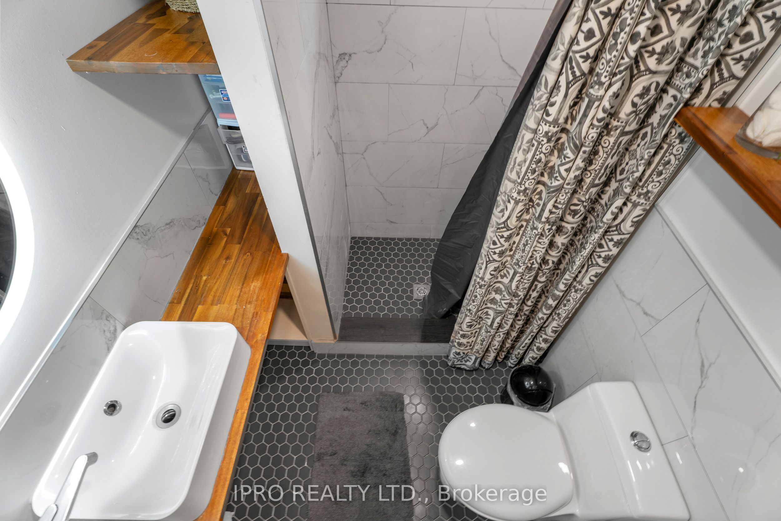 790 The Queensway N/a Property Photo 30