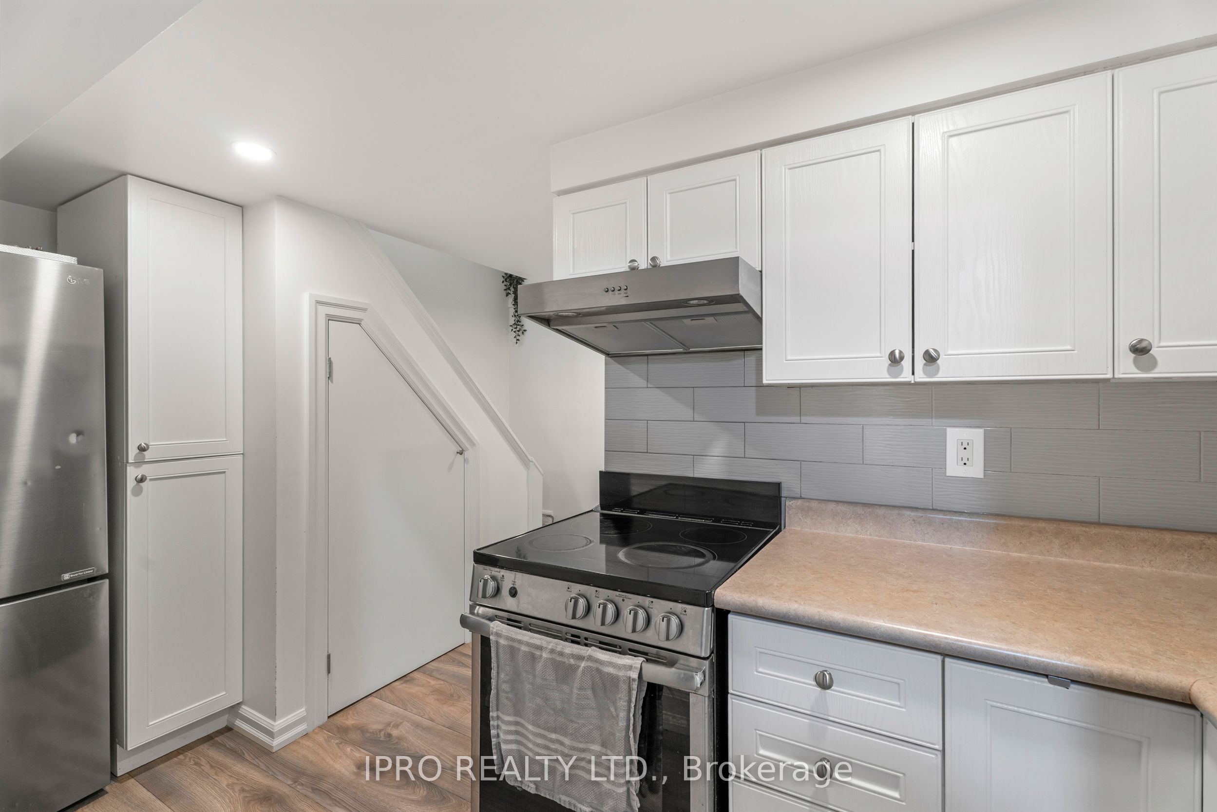 790 The Queensway N/a Property Photo 33
