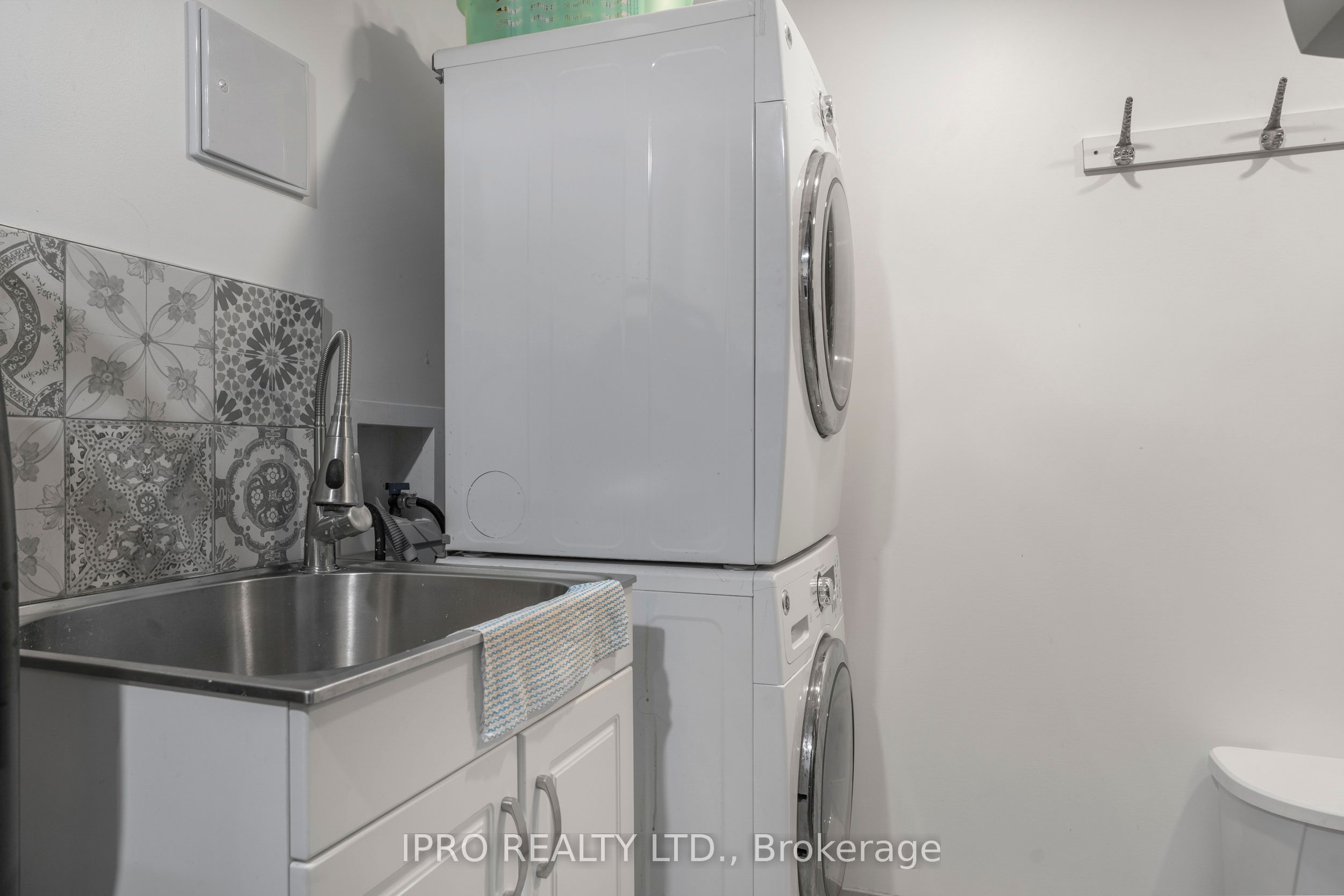 790 The Queensway N/a Property Photo 34